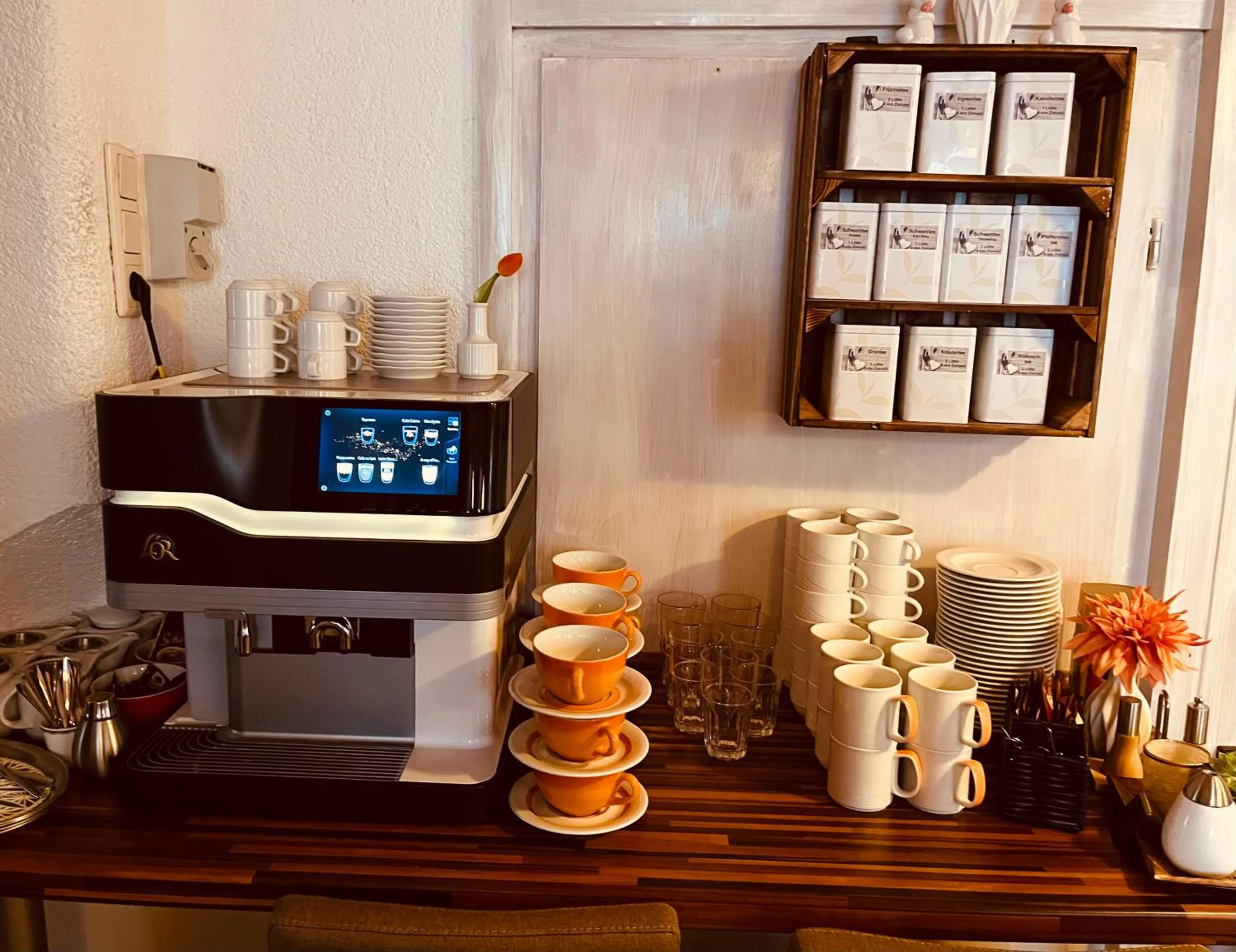 Coffee/tea facilities in Gasthof Hotel Bräustübl und Haus Boutique