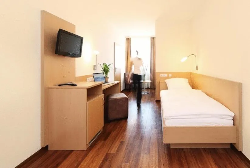 Photo of the whole room, Bed in Hotel Imperial Düsseldorf Superior - Sure Collection by Best Western