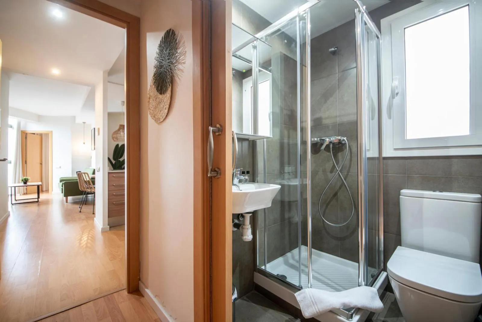 Shower in You Stylish Sagrada Familia Apartments