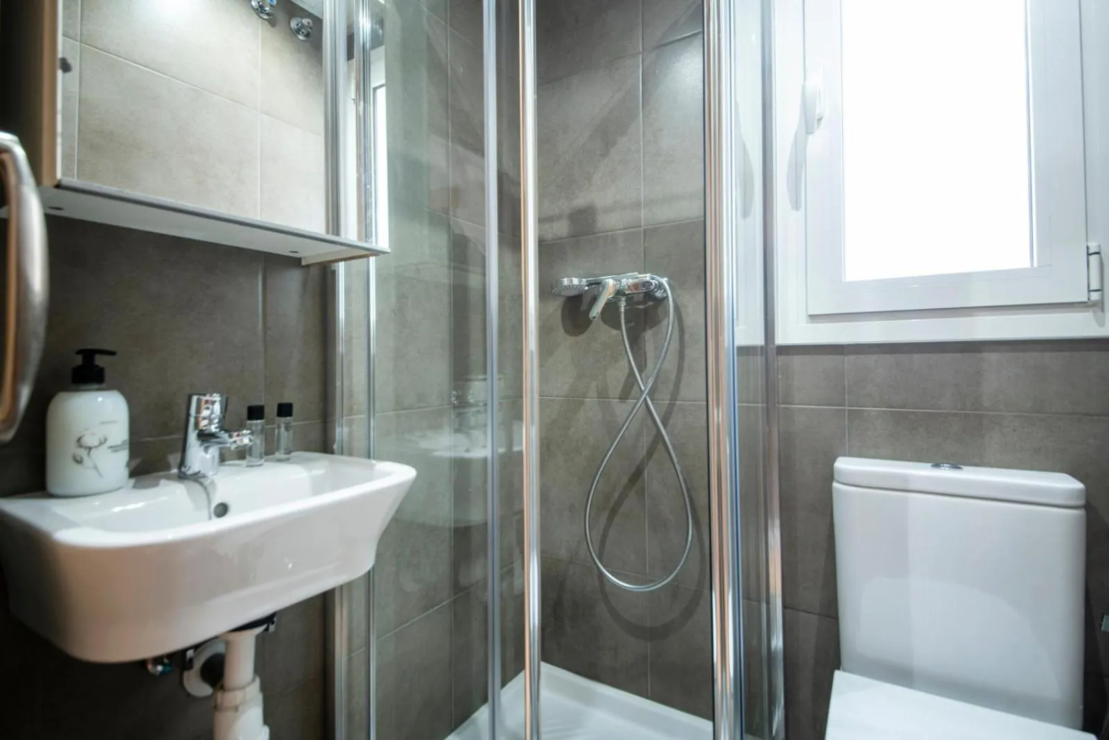 Bathroom in You Stylish Sagrada Familia Apartments