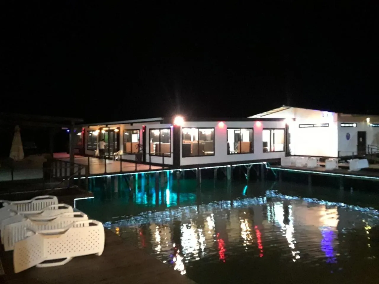 Property building in Hotel Mi Paraíso Río Dulce