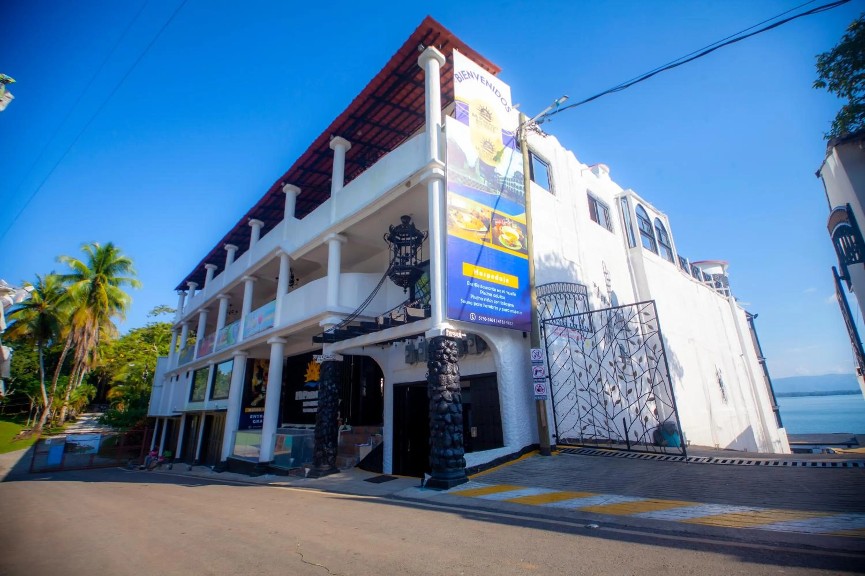 Property building in Hotel Mi Paraíso Río Dulce