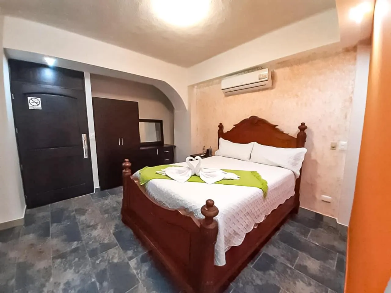 Bedroom, Bed in Hotel Mi Paraíso Río Dulce