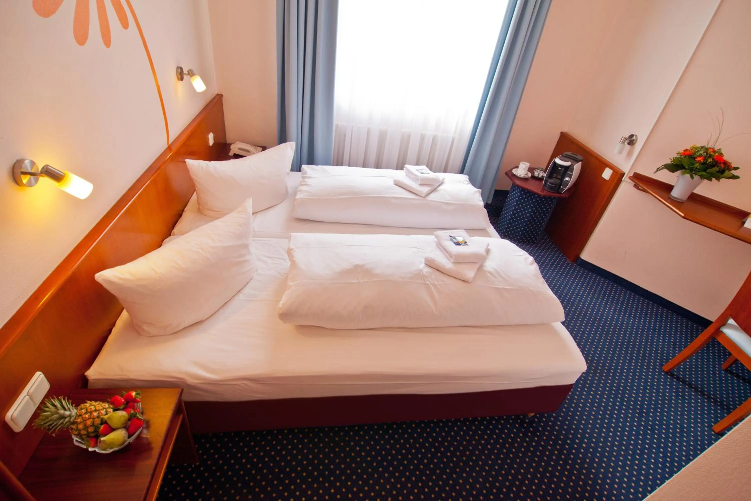 Photo of the whole room, Bed in Hotel Residenz Duesseldorf