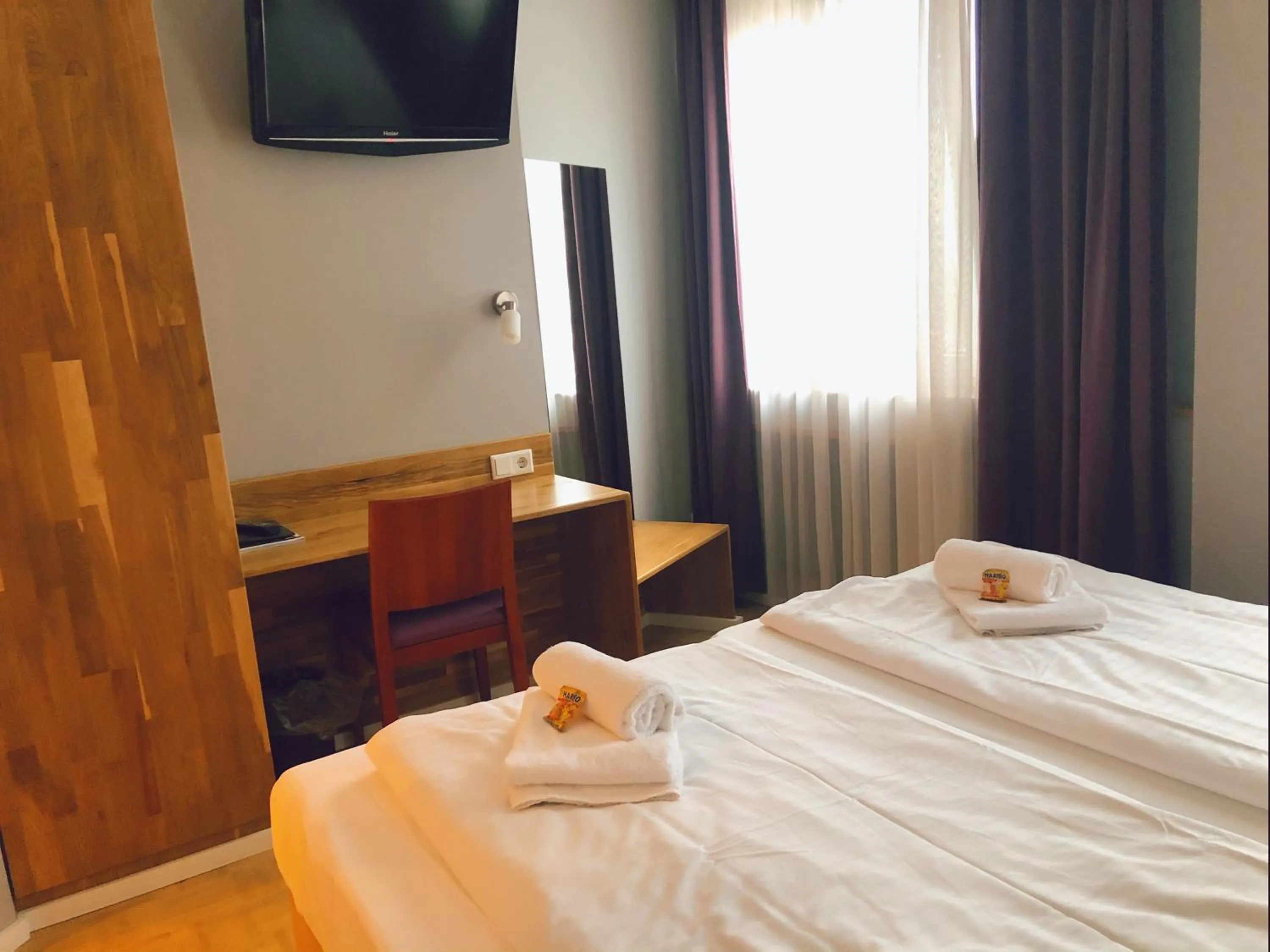 Photo of the whole room, Bed in Hotel Residenz Duesseldorf