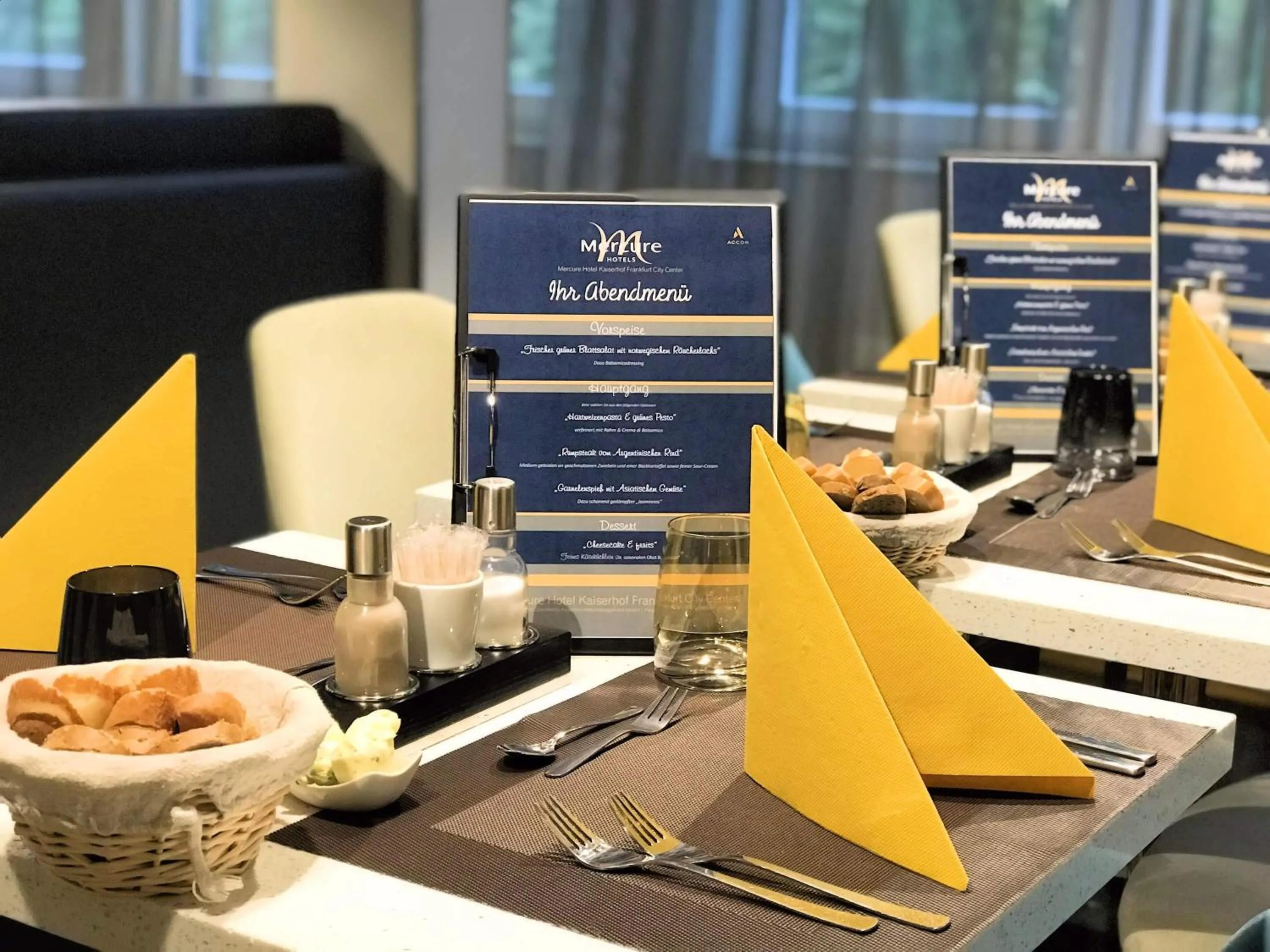 Restaurant/places to eat in Mercure Hotel Kaiserhof City Center