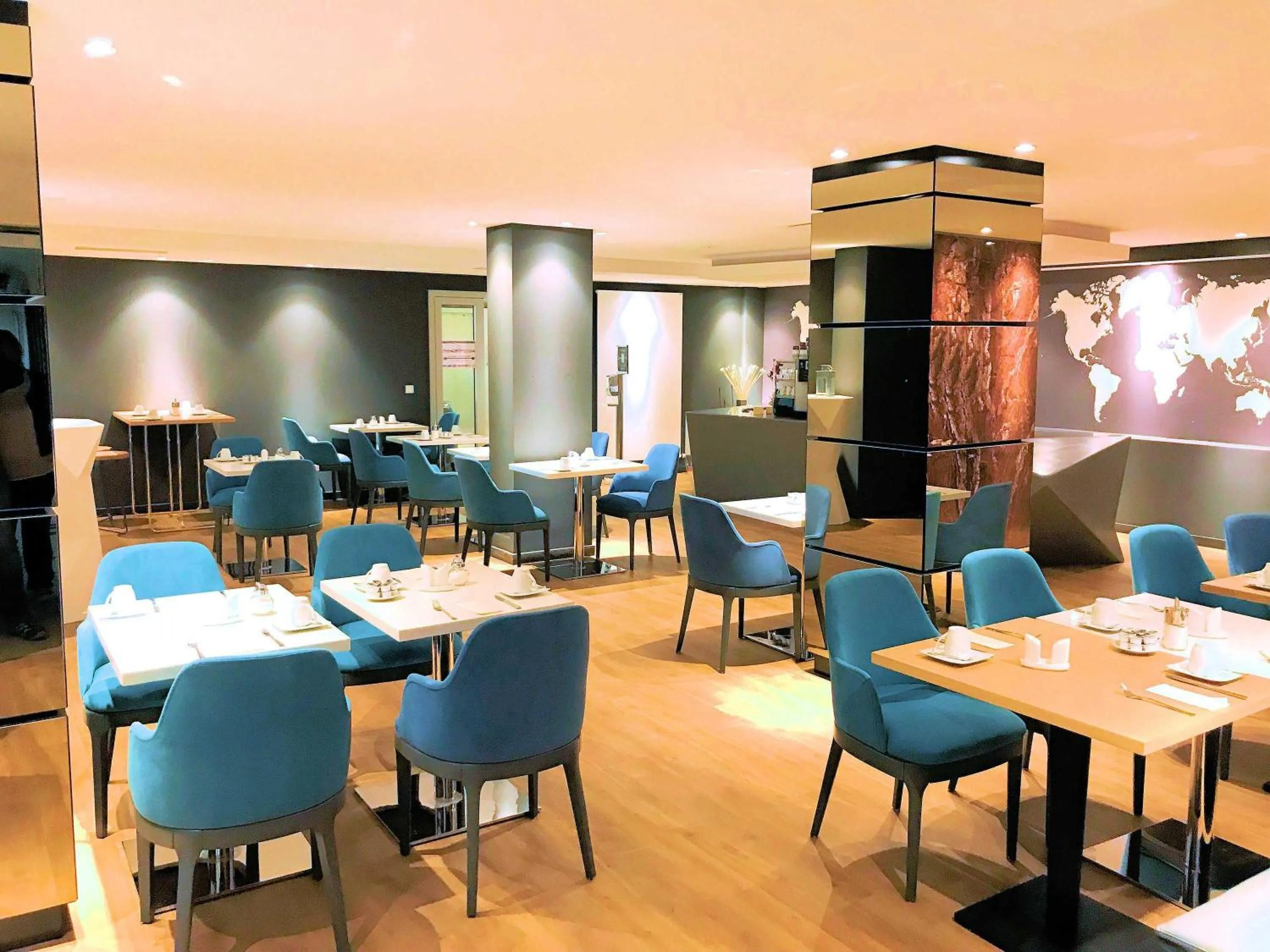 Restaurant/places to eat in Mercure Hotel Kaiserhof City Center