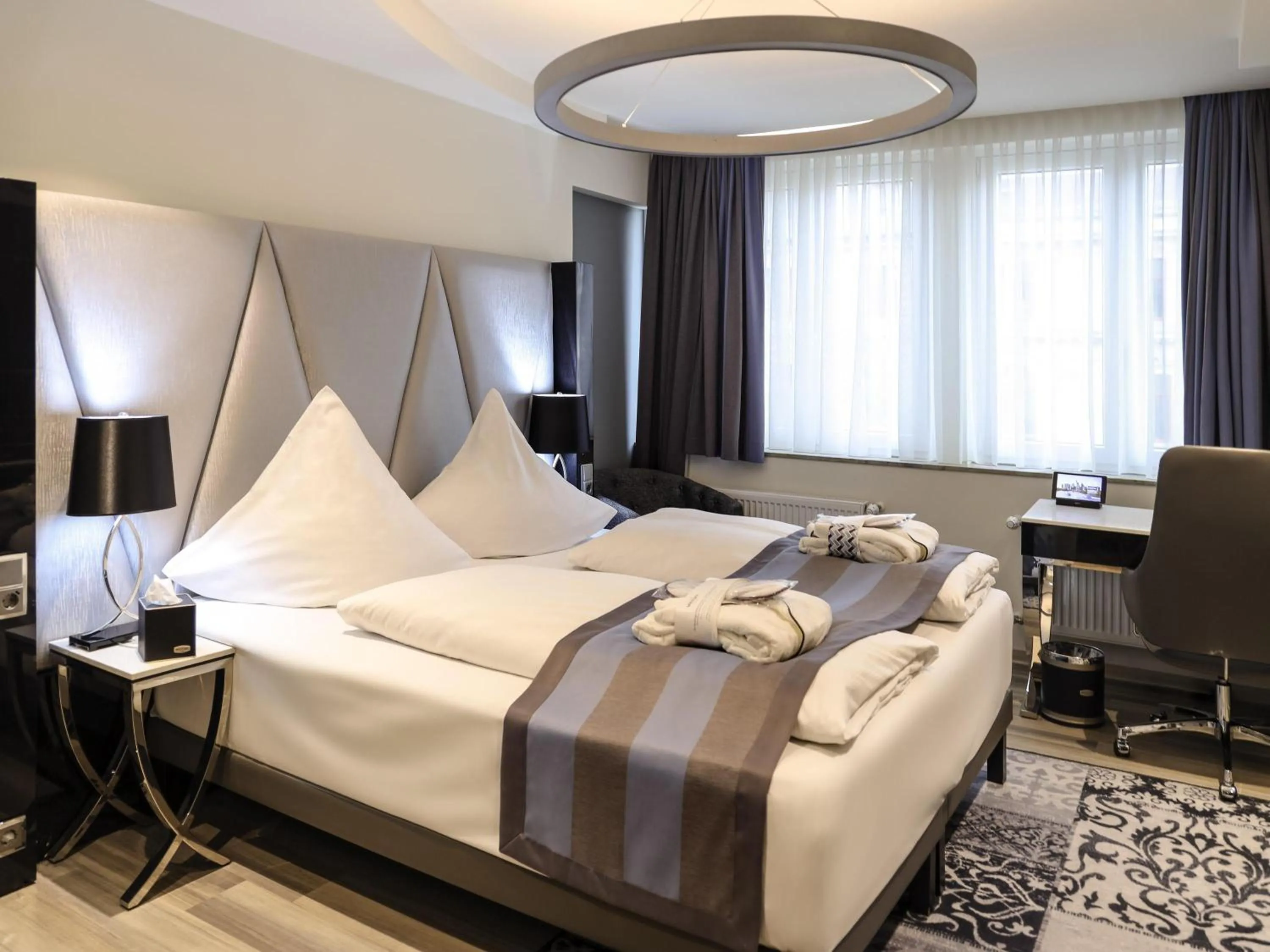 Bedroom, Bed in Mercure Hotel Kaiserhof City Center