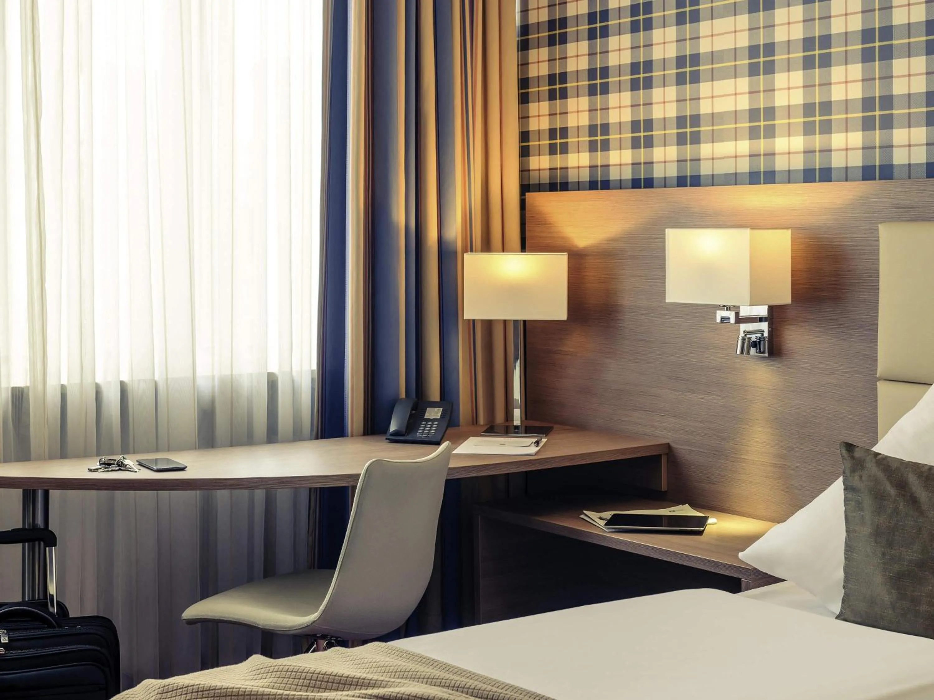 Bedroom, Bed in Mercure Hotel Kaiserhof City Center