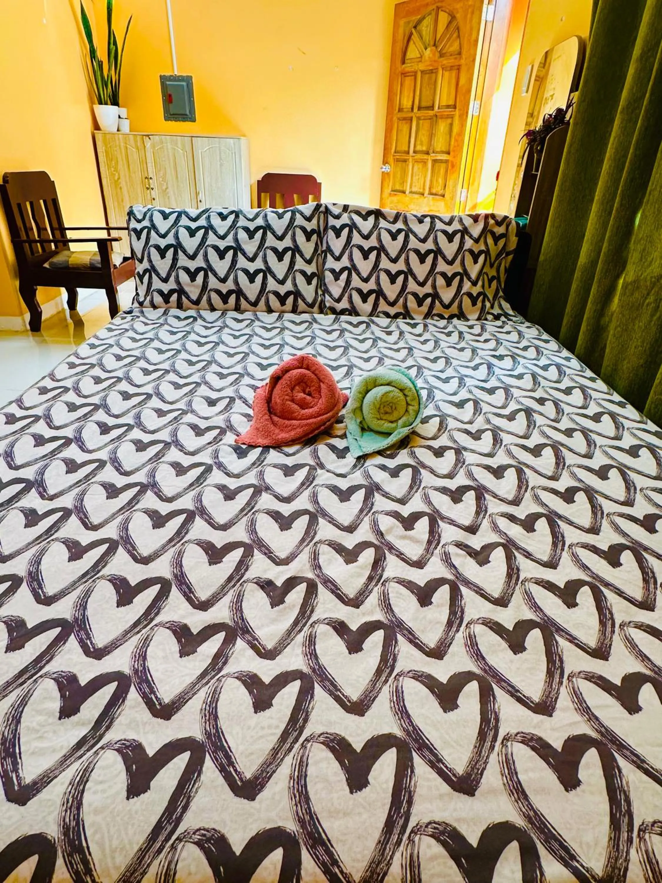 Bed in Rozay Travellers Inn