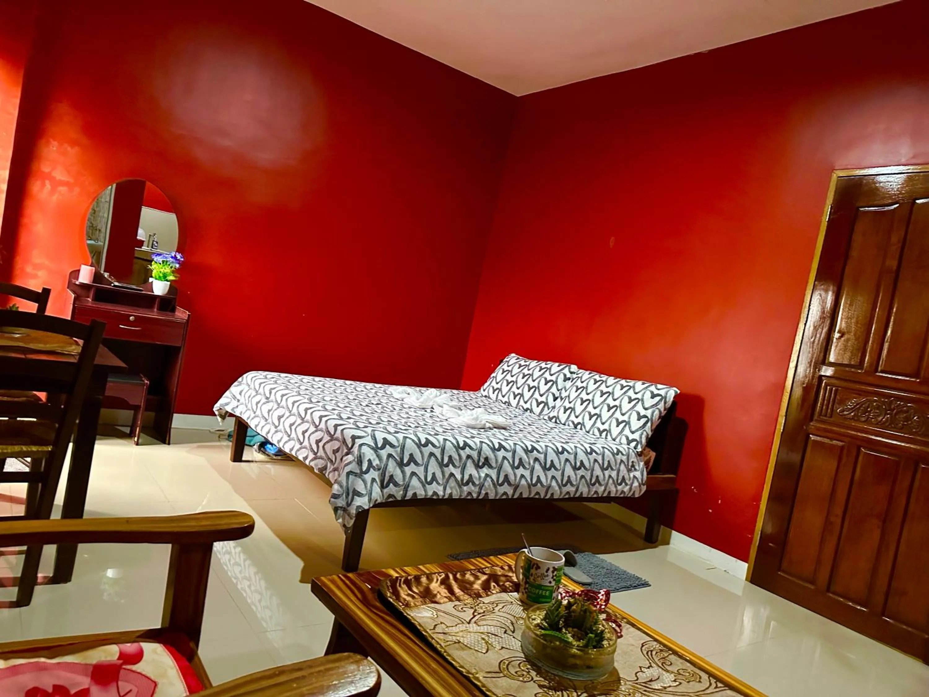 Bed in Rozay Travellers Inn