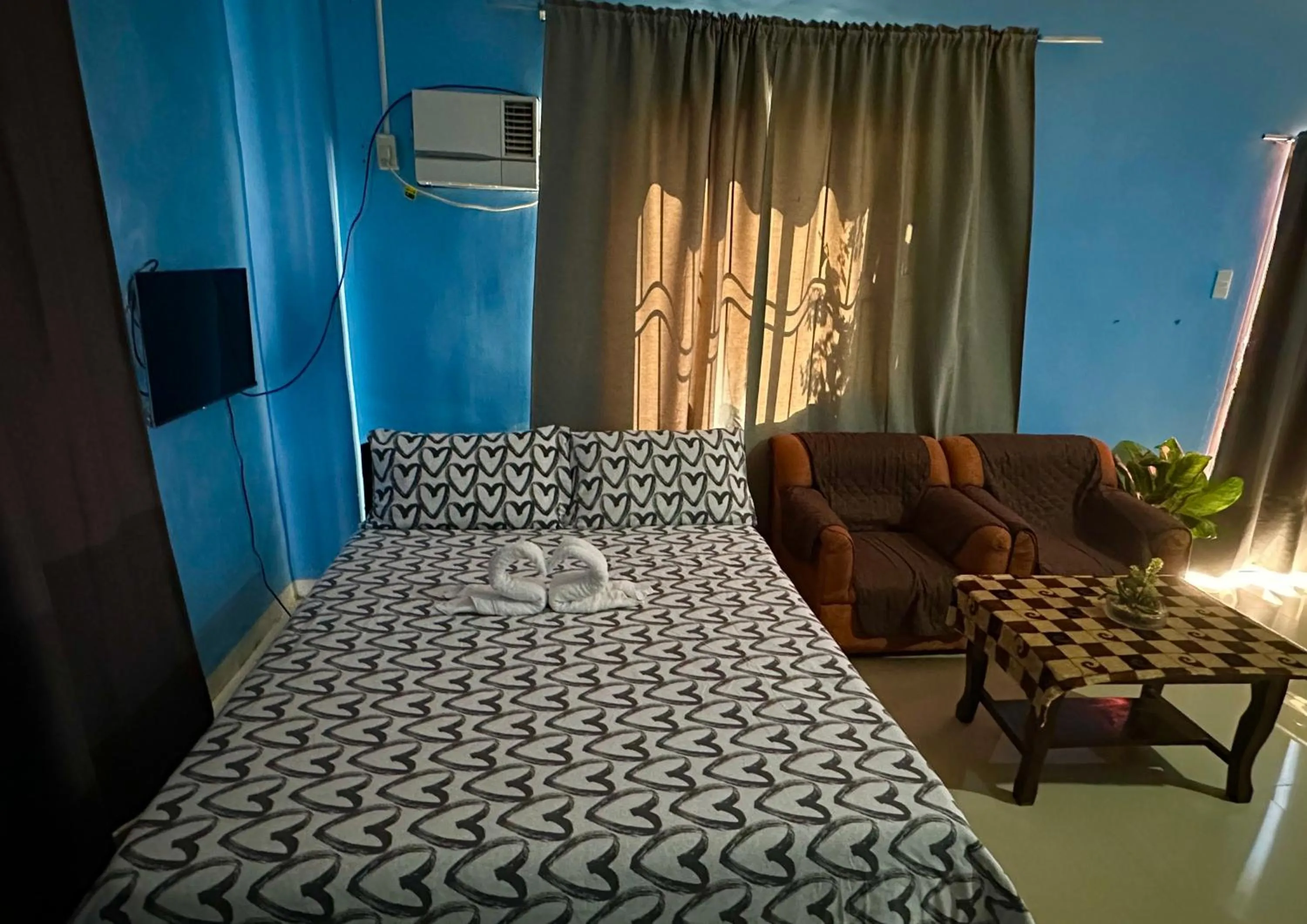 Bed in Rozay Travellers Inn