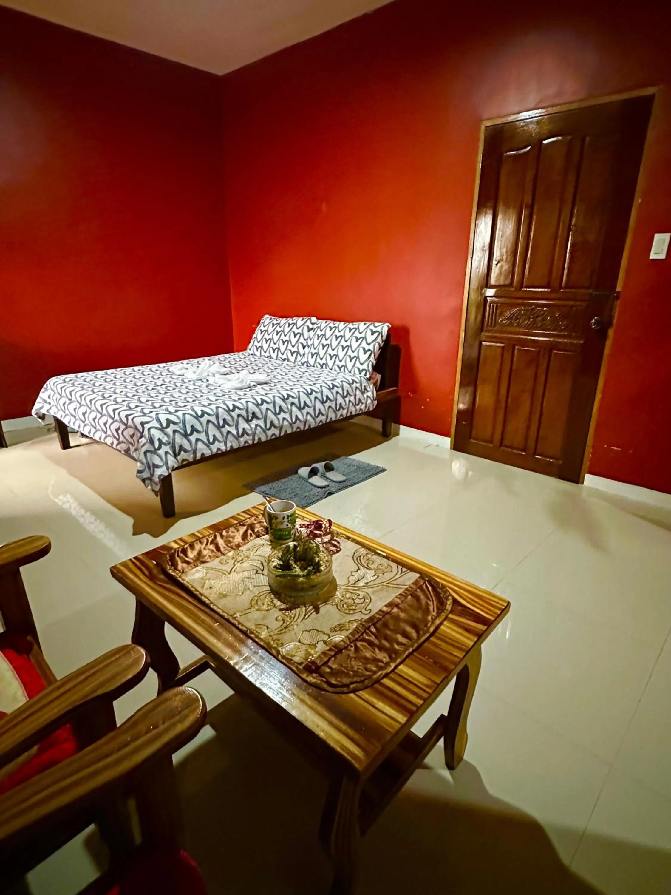 Bed in Rozay Travellers Inn