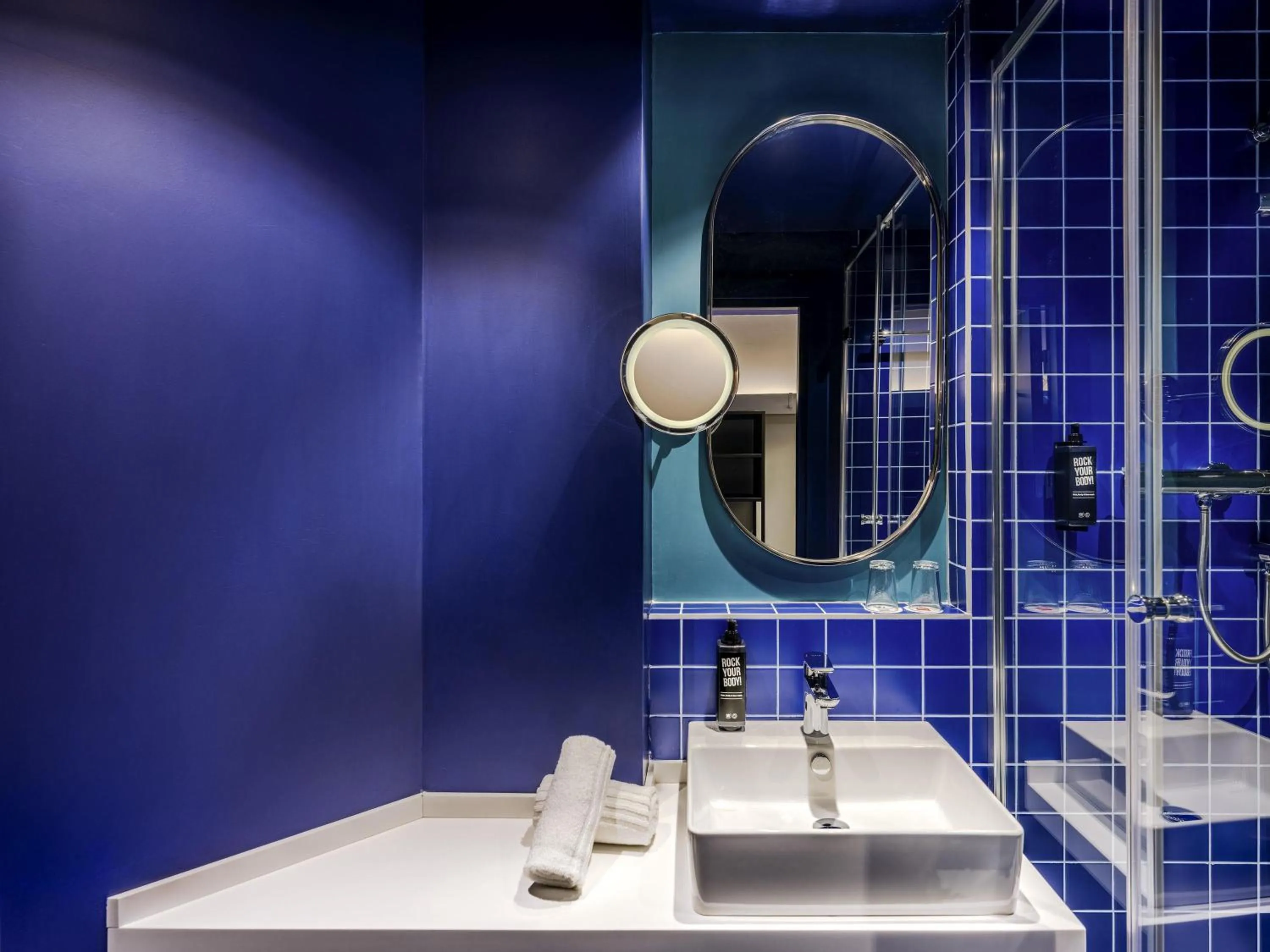 Bedroom in ibis Baku City