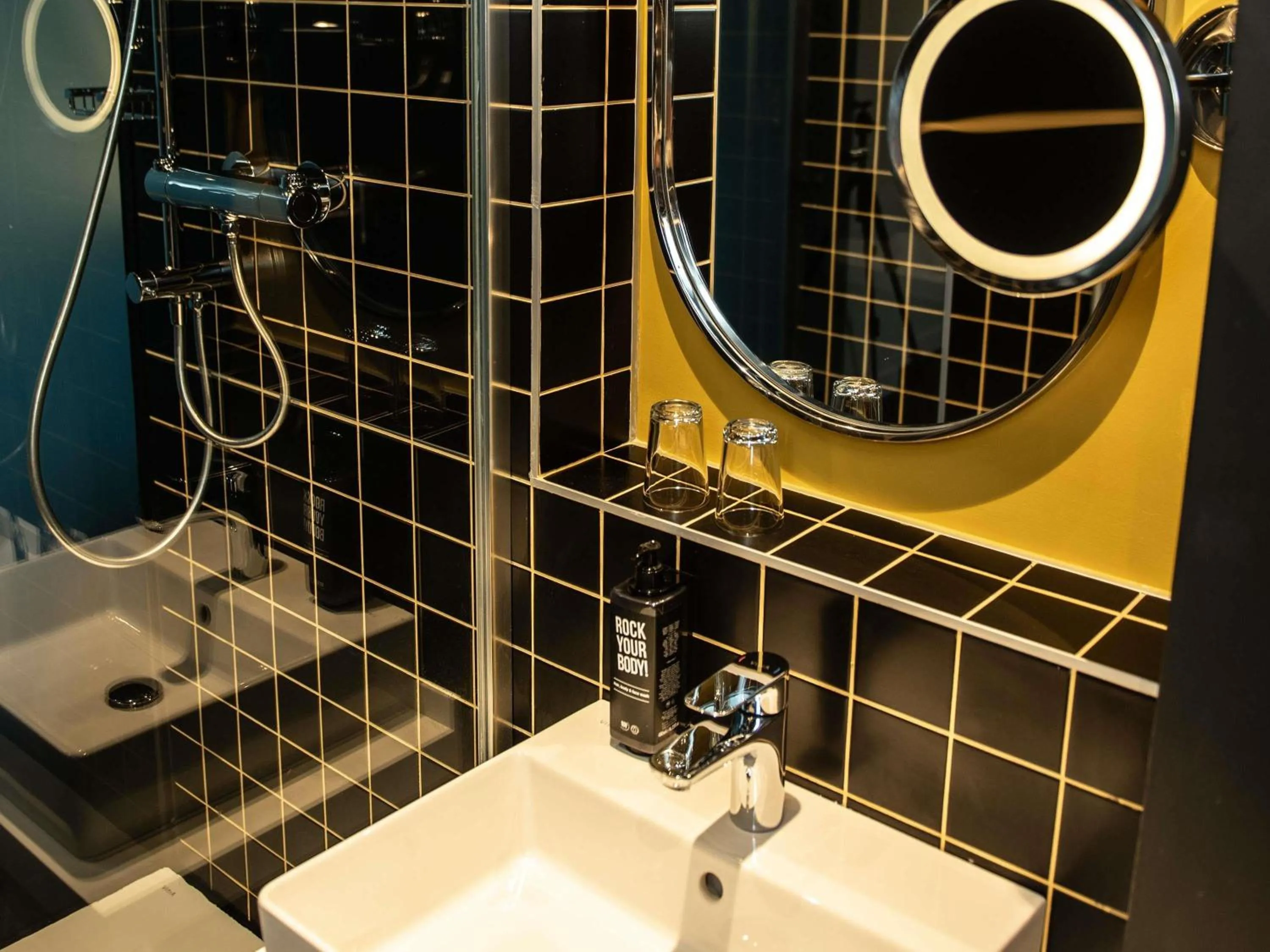 Bedroom in ibis Baku City