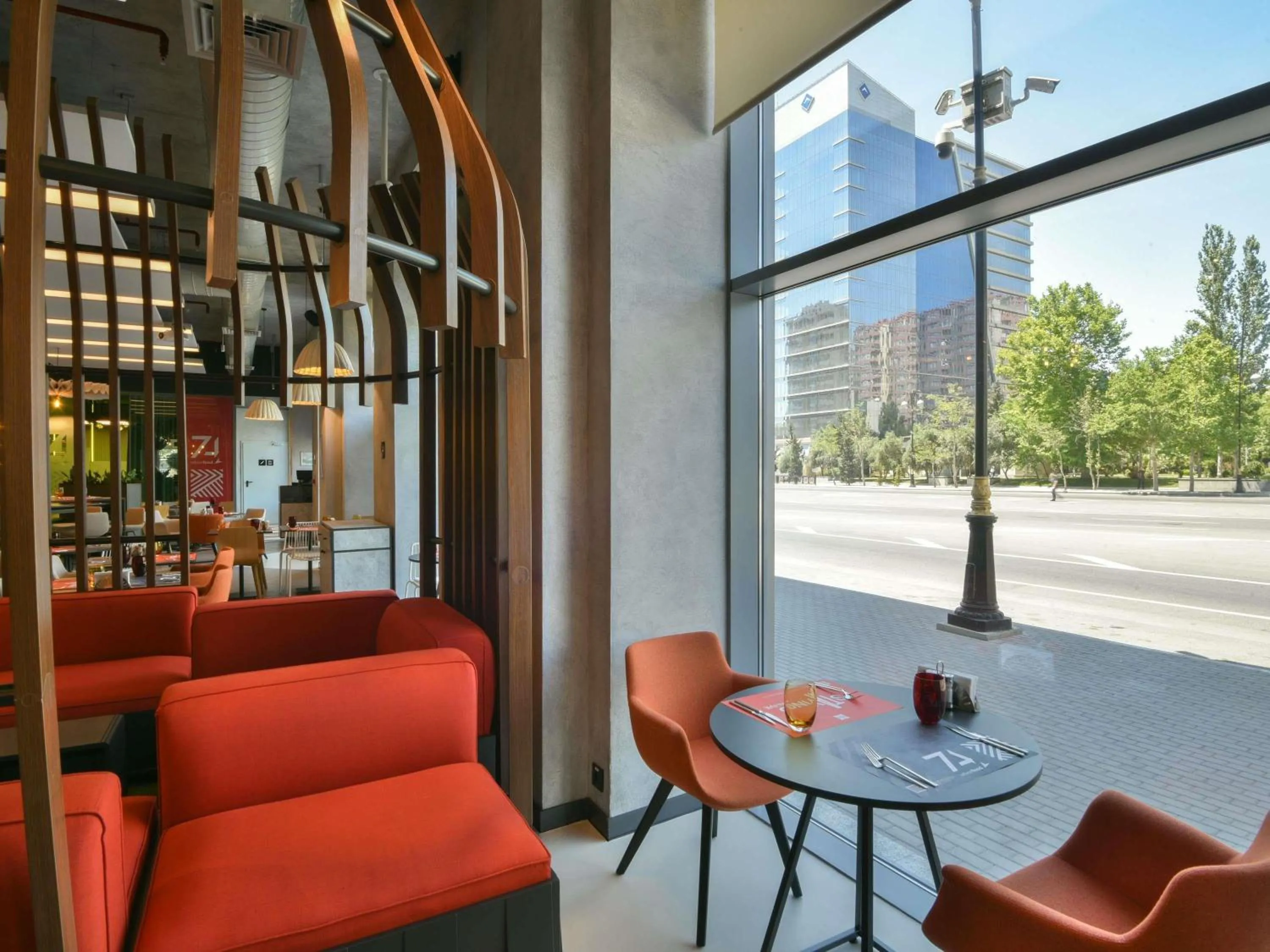 Lounge or bar in ibis Baku City