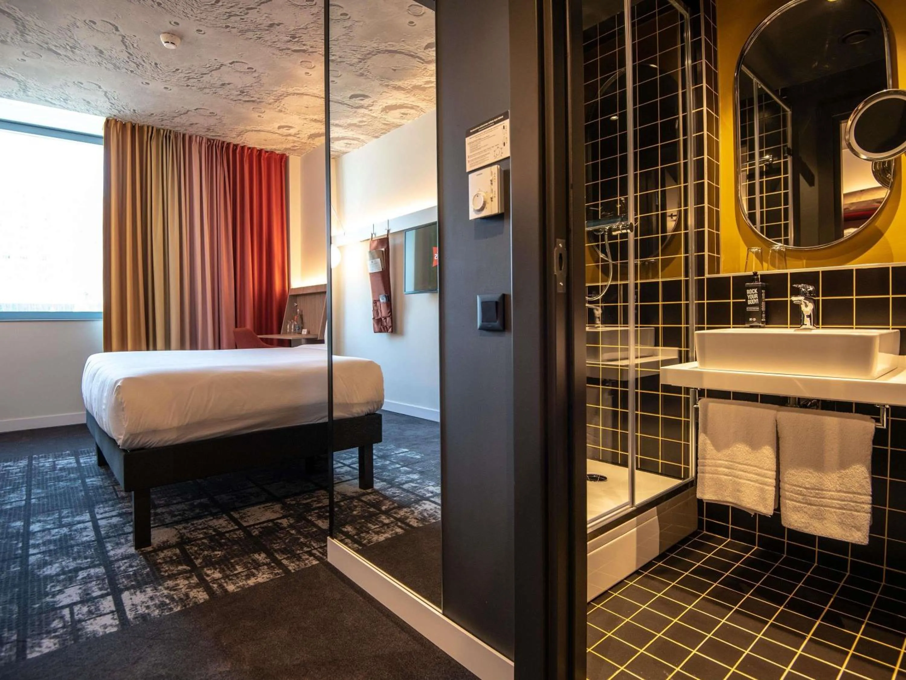 Bedroom, Bed in ibis Baku City