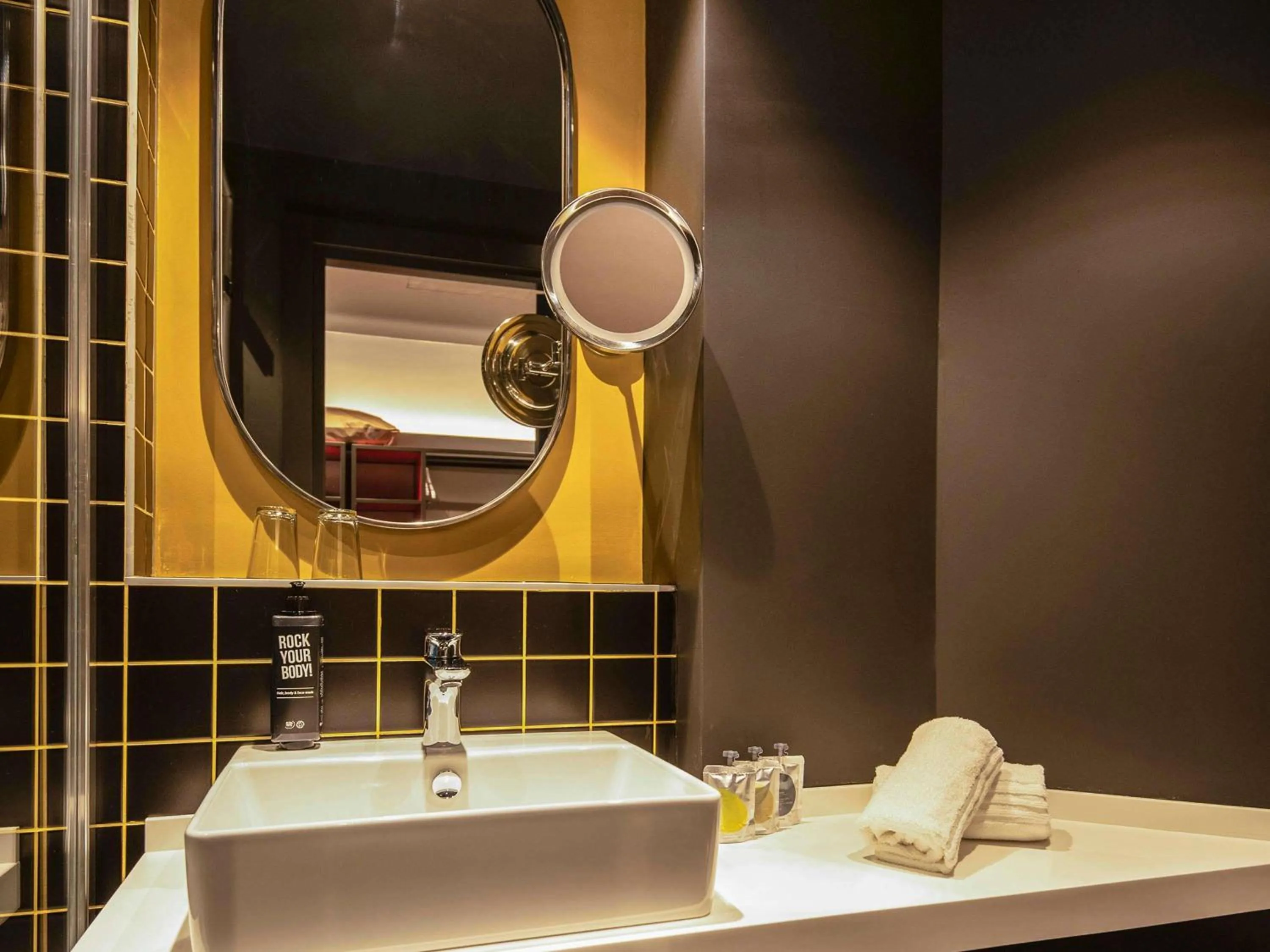 Bedroom in ibis Baku City