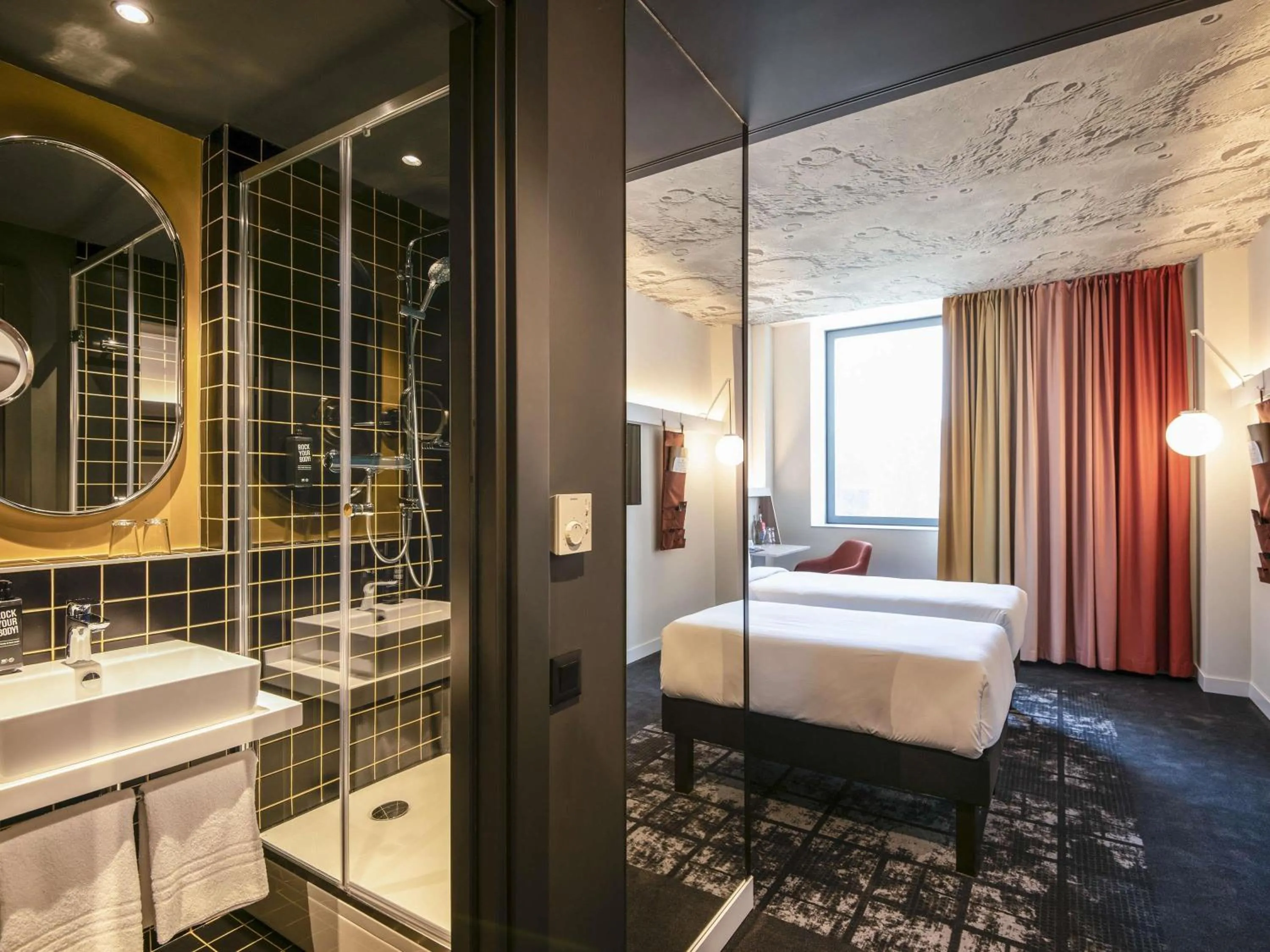 Bedroom, Bed in ibis Baku City