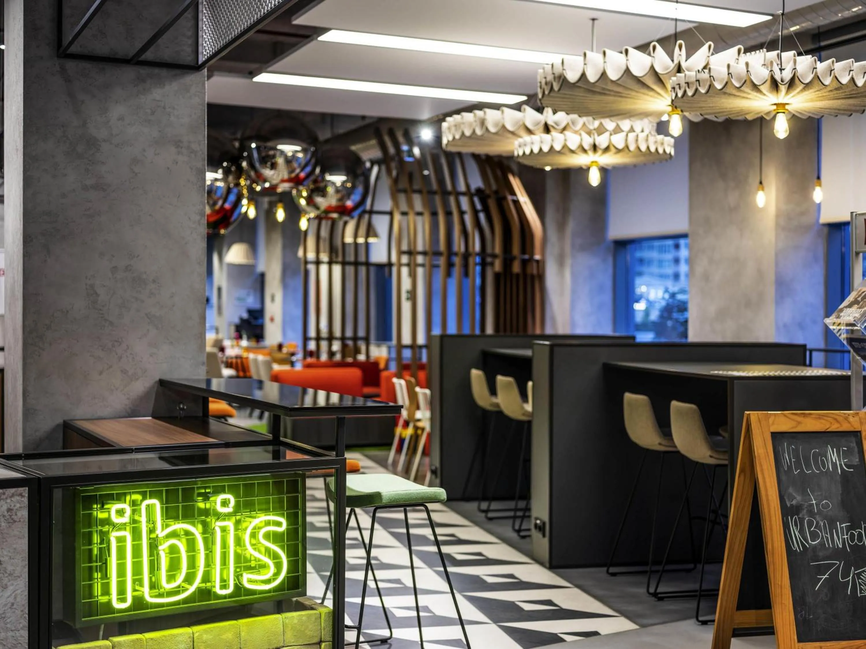 Lounge or bar in ibis Baku City