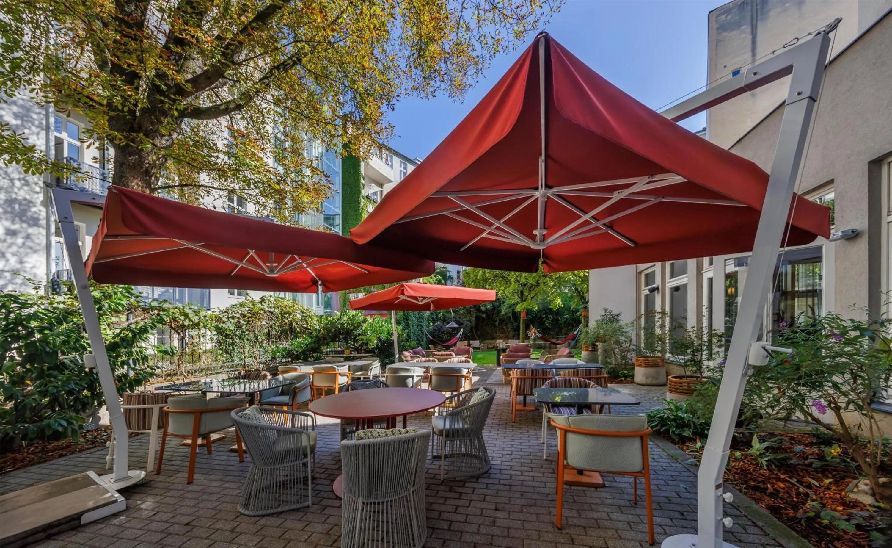 Lounge or bar in Radisson RED Berlin Kudamm