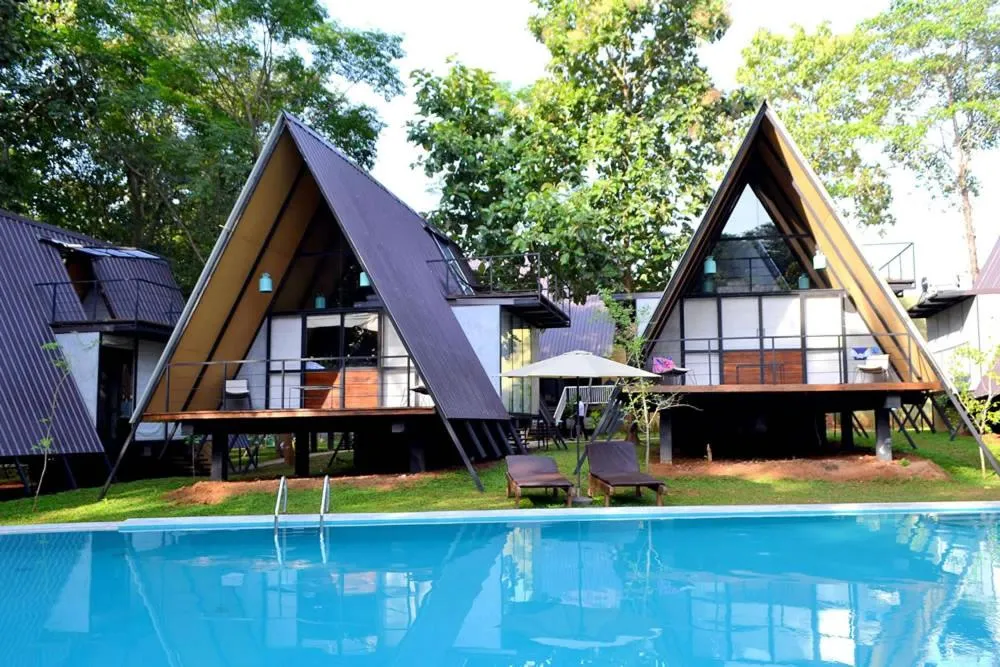 Swimming pool in Kottawatta River Bank Resort