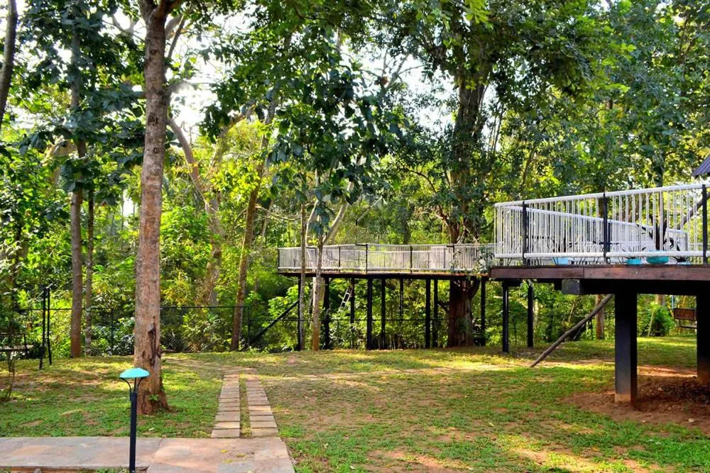 Garden in Kottawatta River Bank Resort