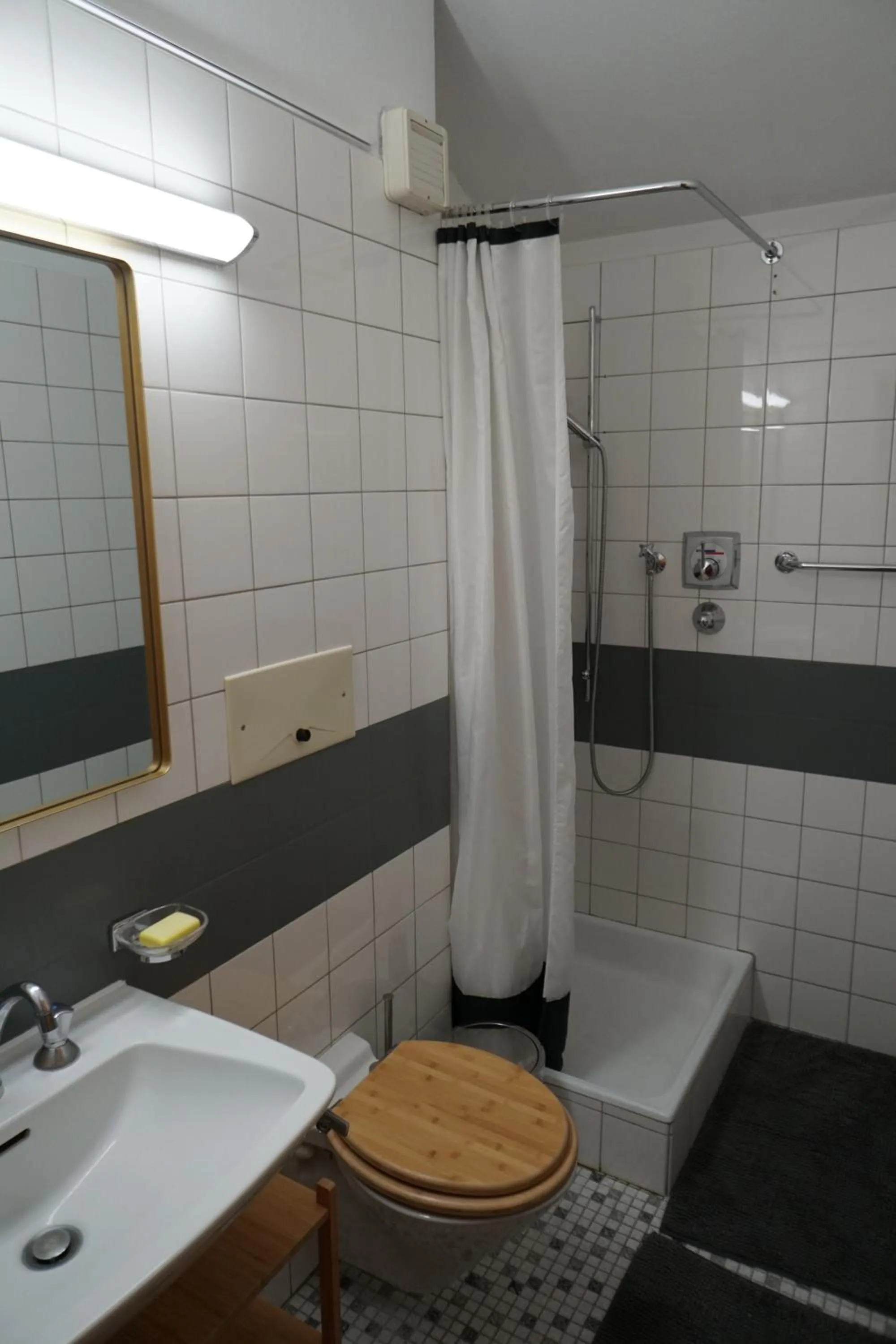 Shower in L'Echappée -B&B-