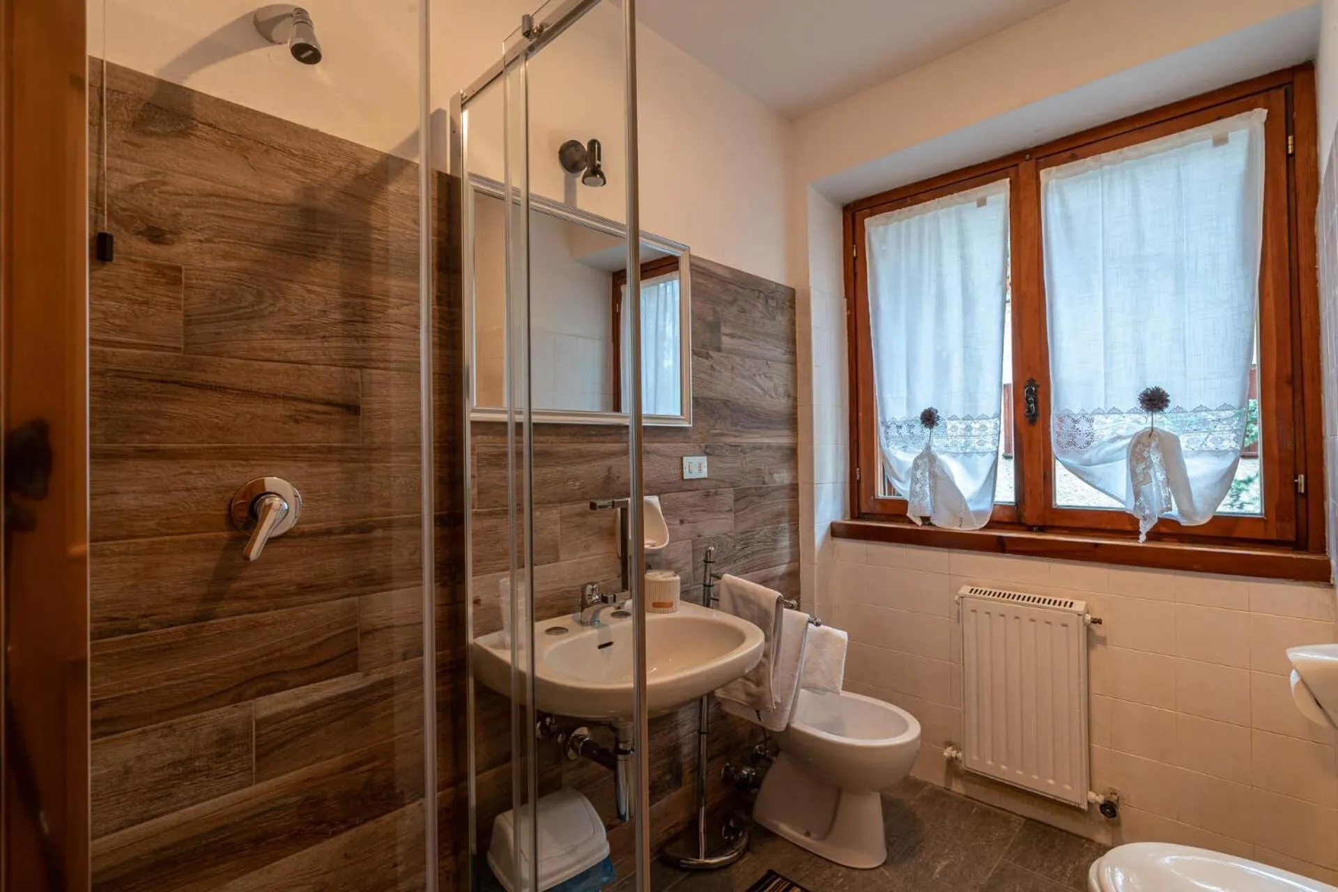 Shower in San Luigi - Rooms & Apartments