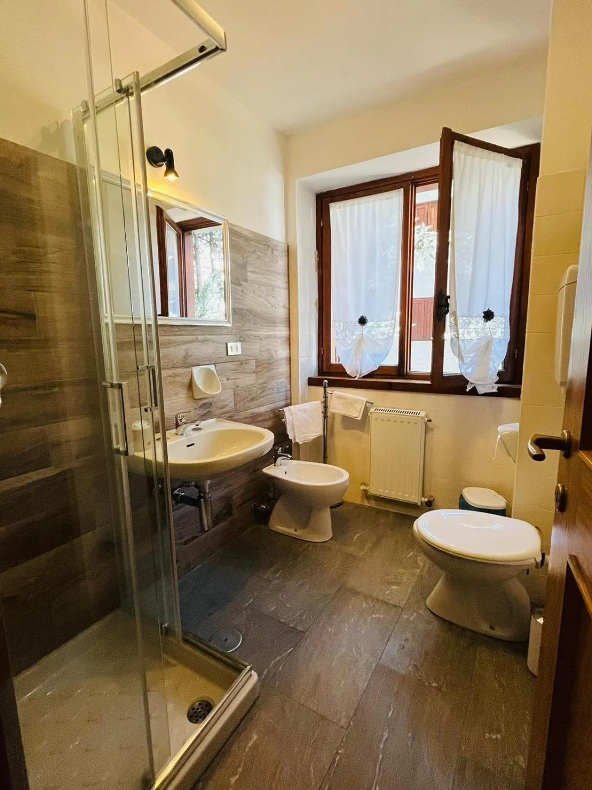 Shower in San Luigi - Rooms & Apartments