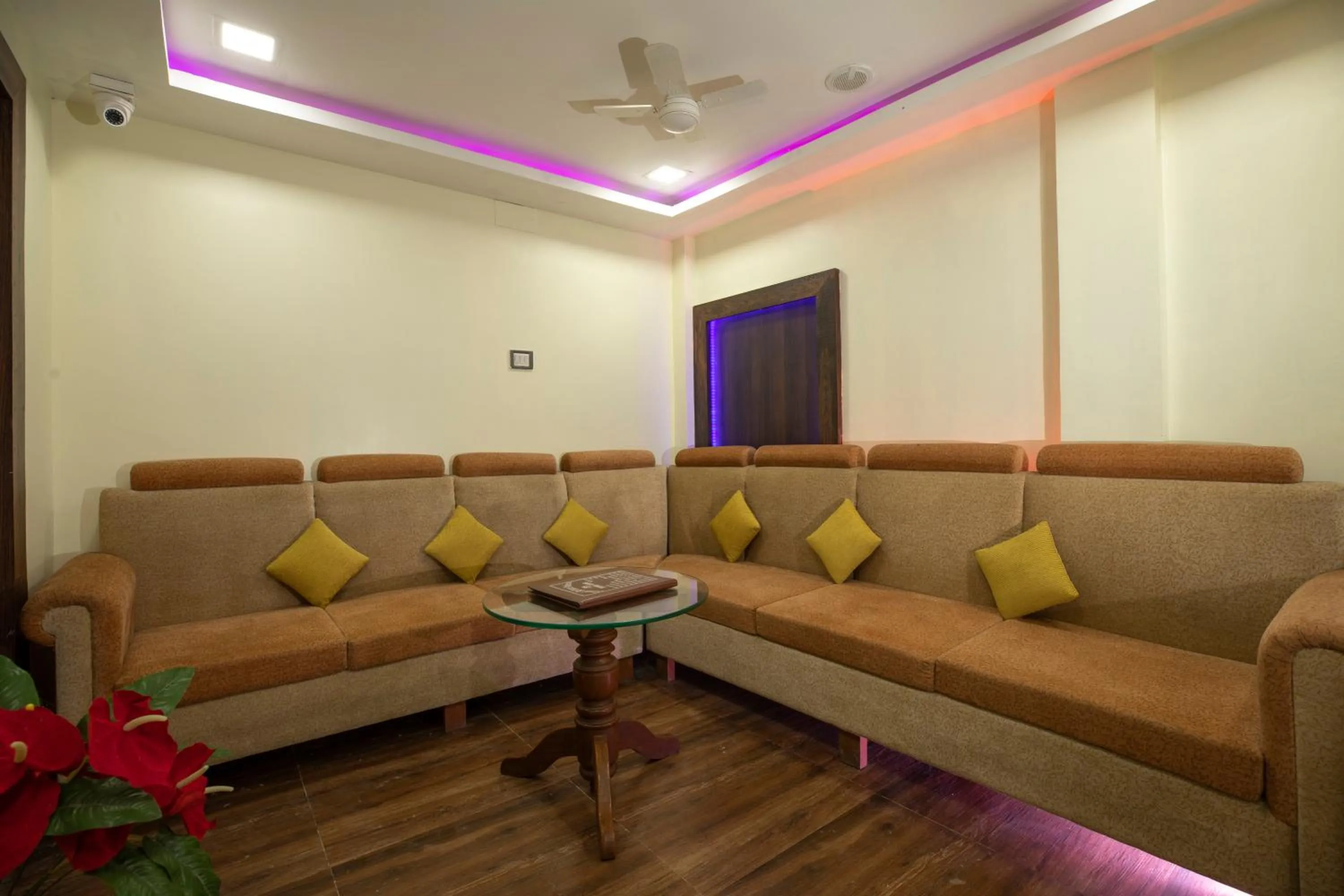 Communal lounge/ TV room in Snehamaya Spa & Resort