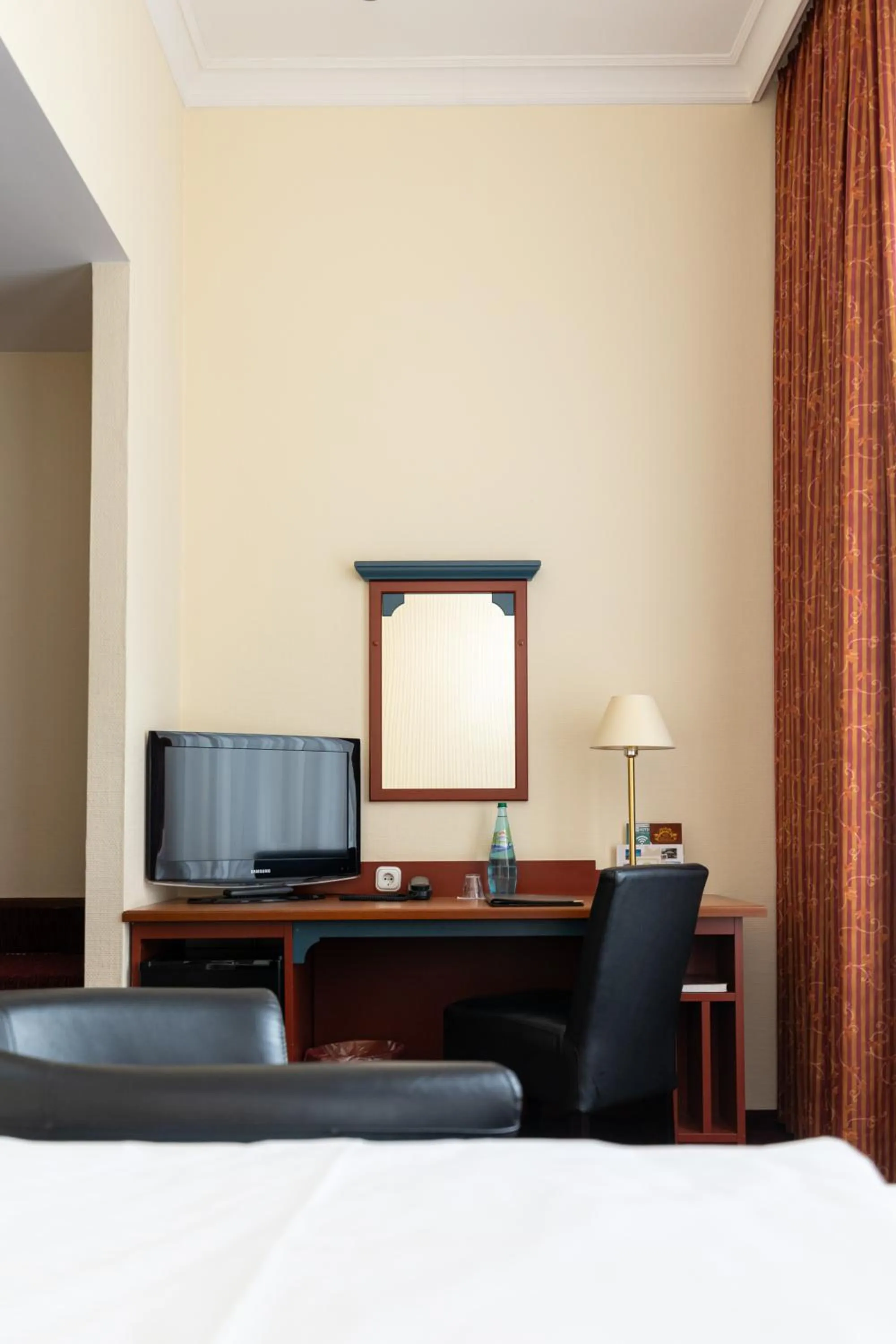 Photo of the whole room, Bed in Akzent Hotel Am Goldenen Strauss