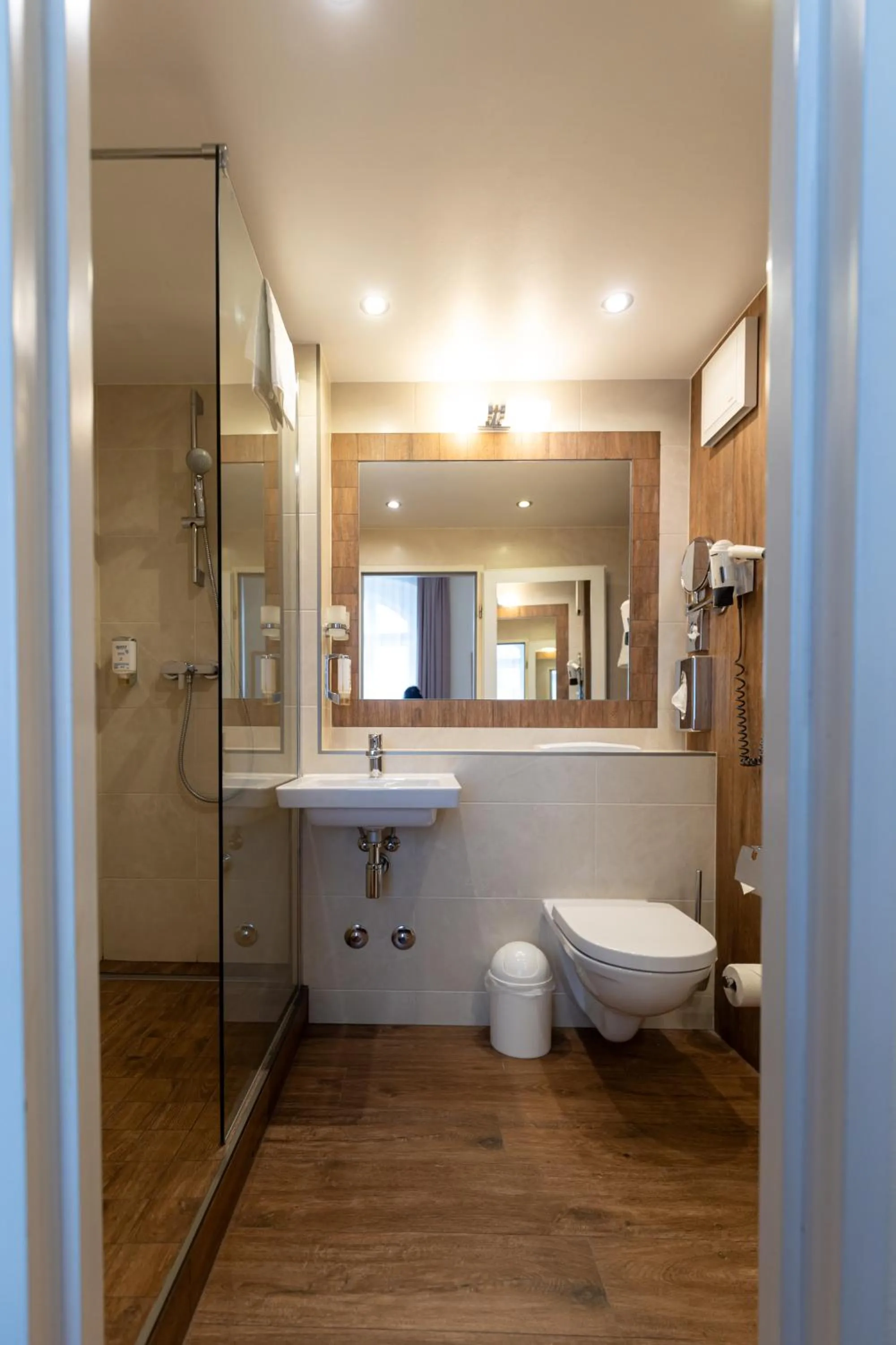 Bathroom in Akzent Hotel Am Goldenen Strauss