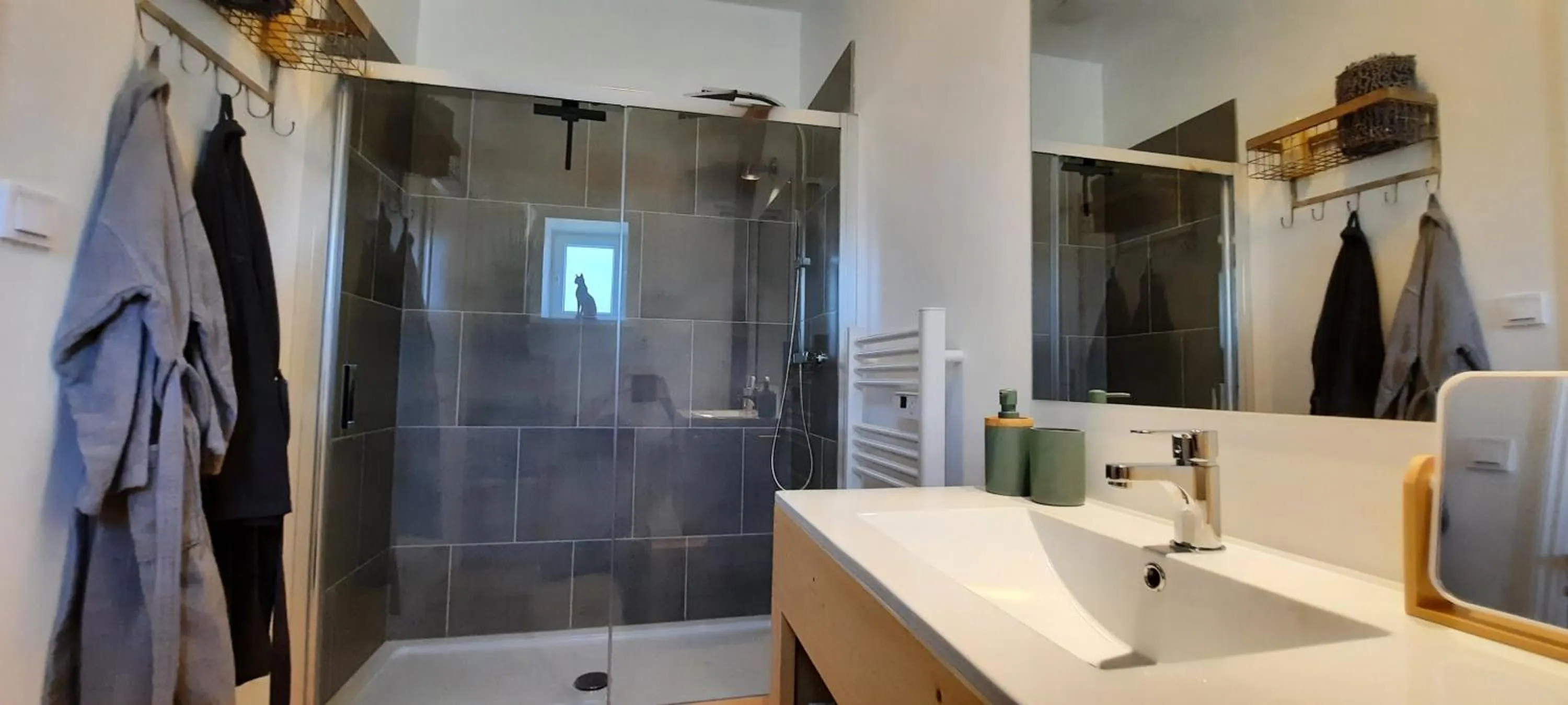 Bathroom in chambres d'hôtes Domaine les Grands Pérons