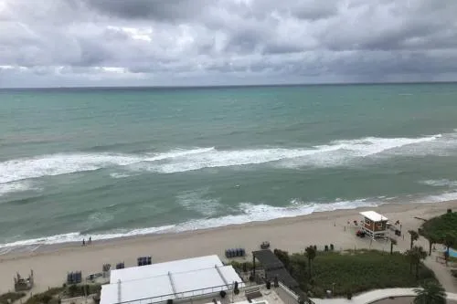 Hollywood Beach luxury condo-HBH