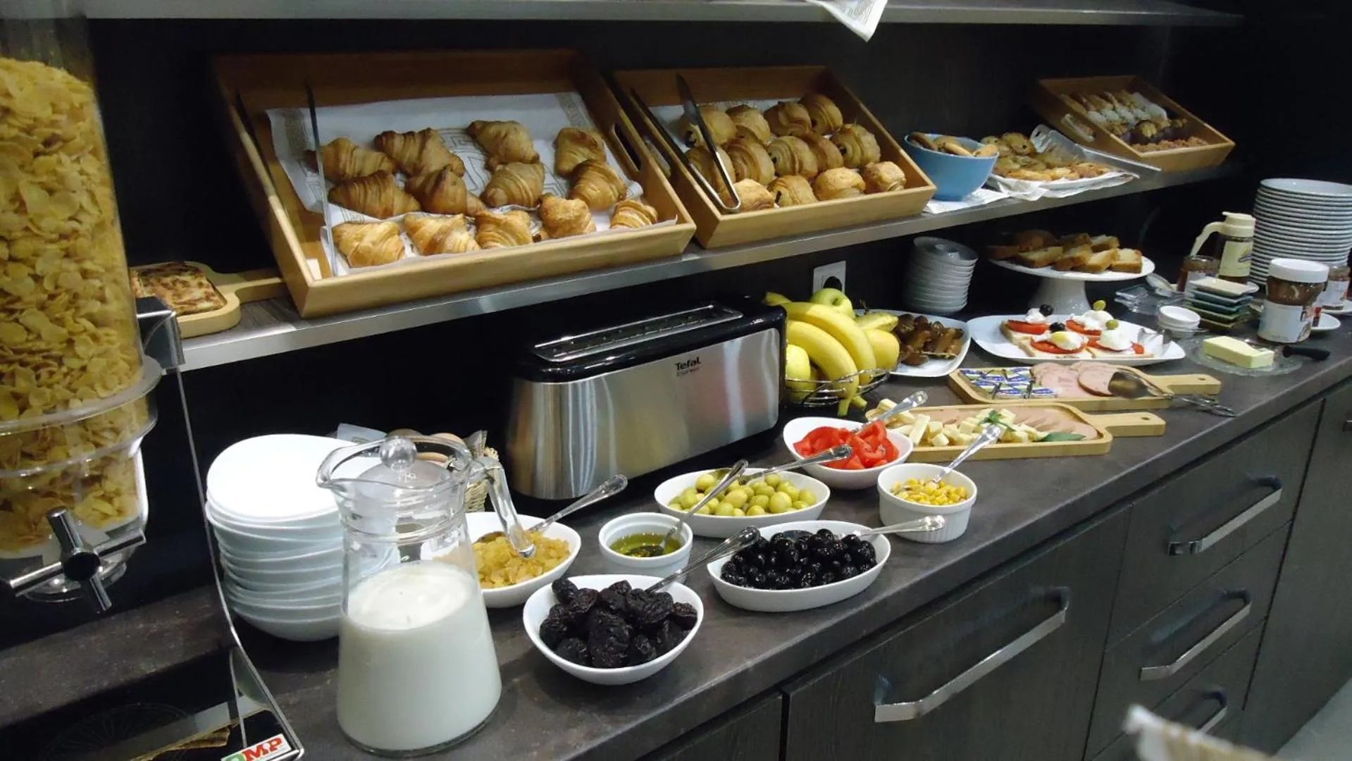 Restaurant/places to eat in Hotel Bournissa