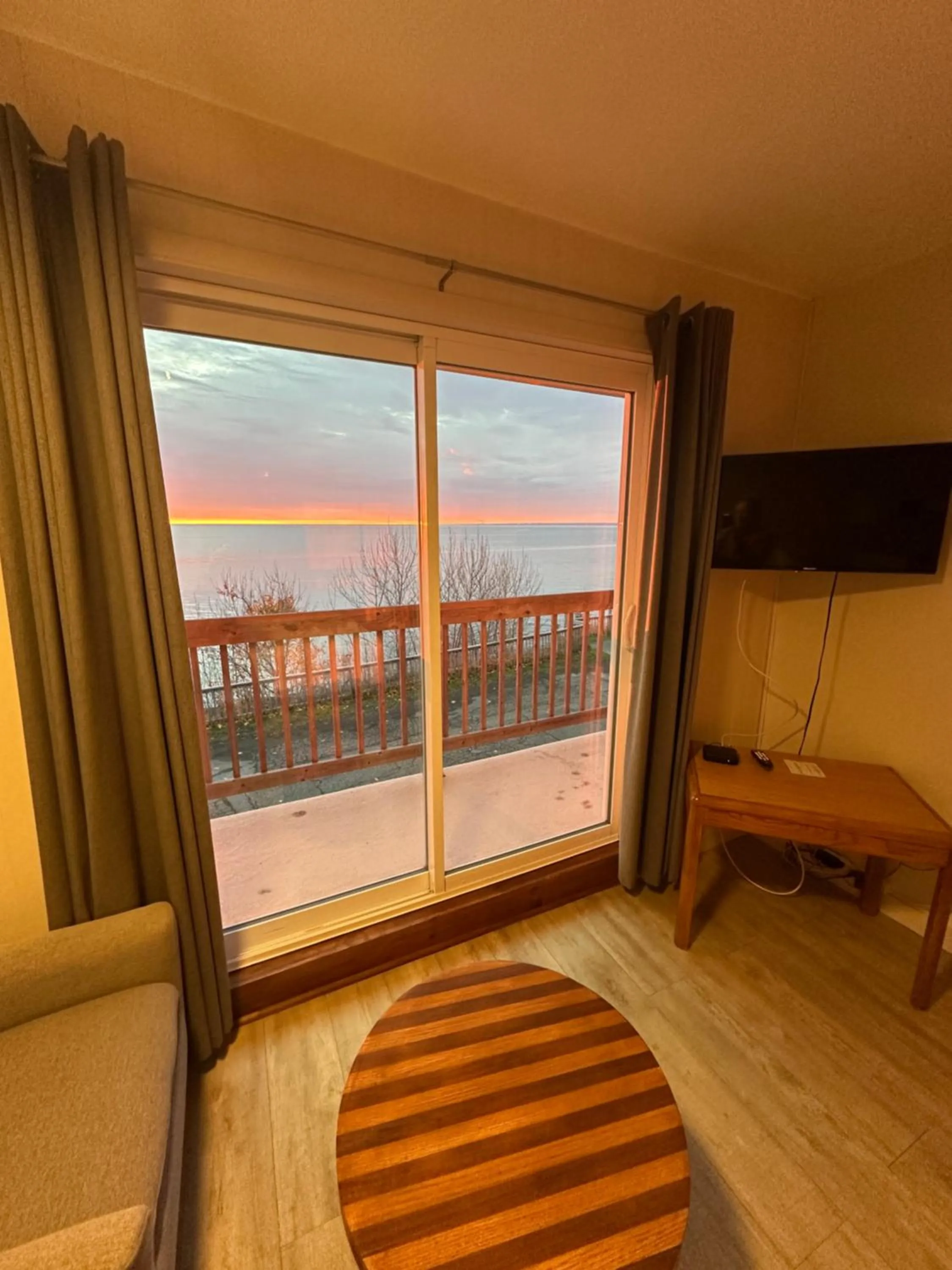 Bed in Motel Carleton Sur Mer