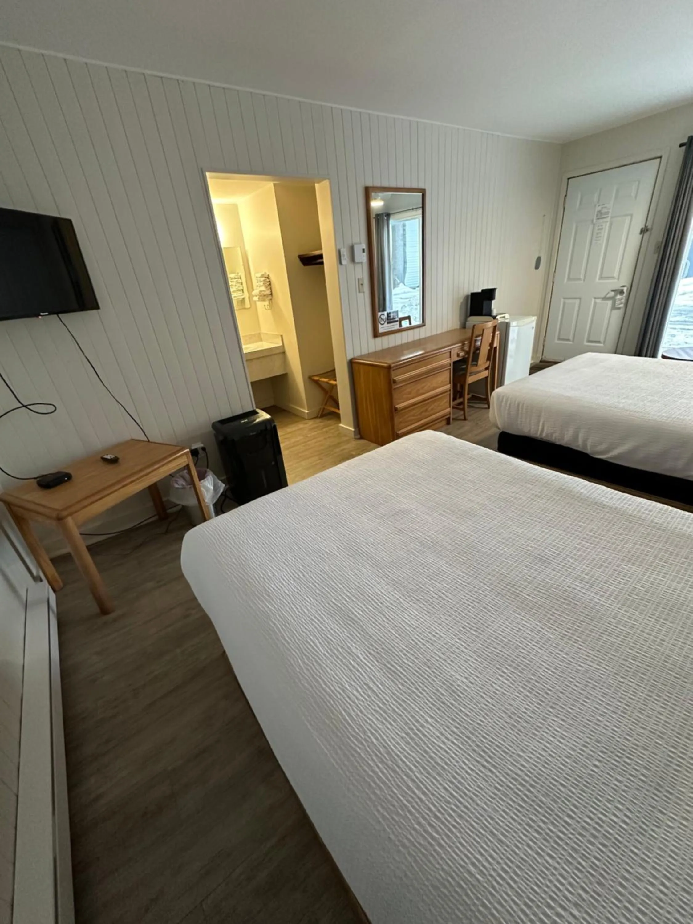 Bed in Motel Carleton Sur Mer