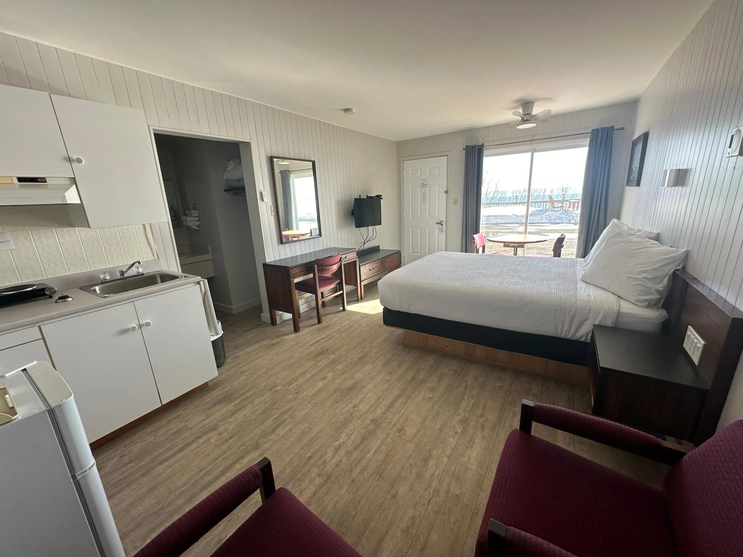 Bed in Motel Carleton Sur Mer