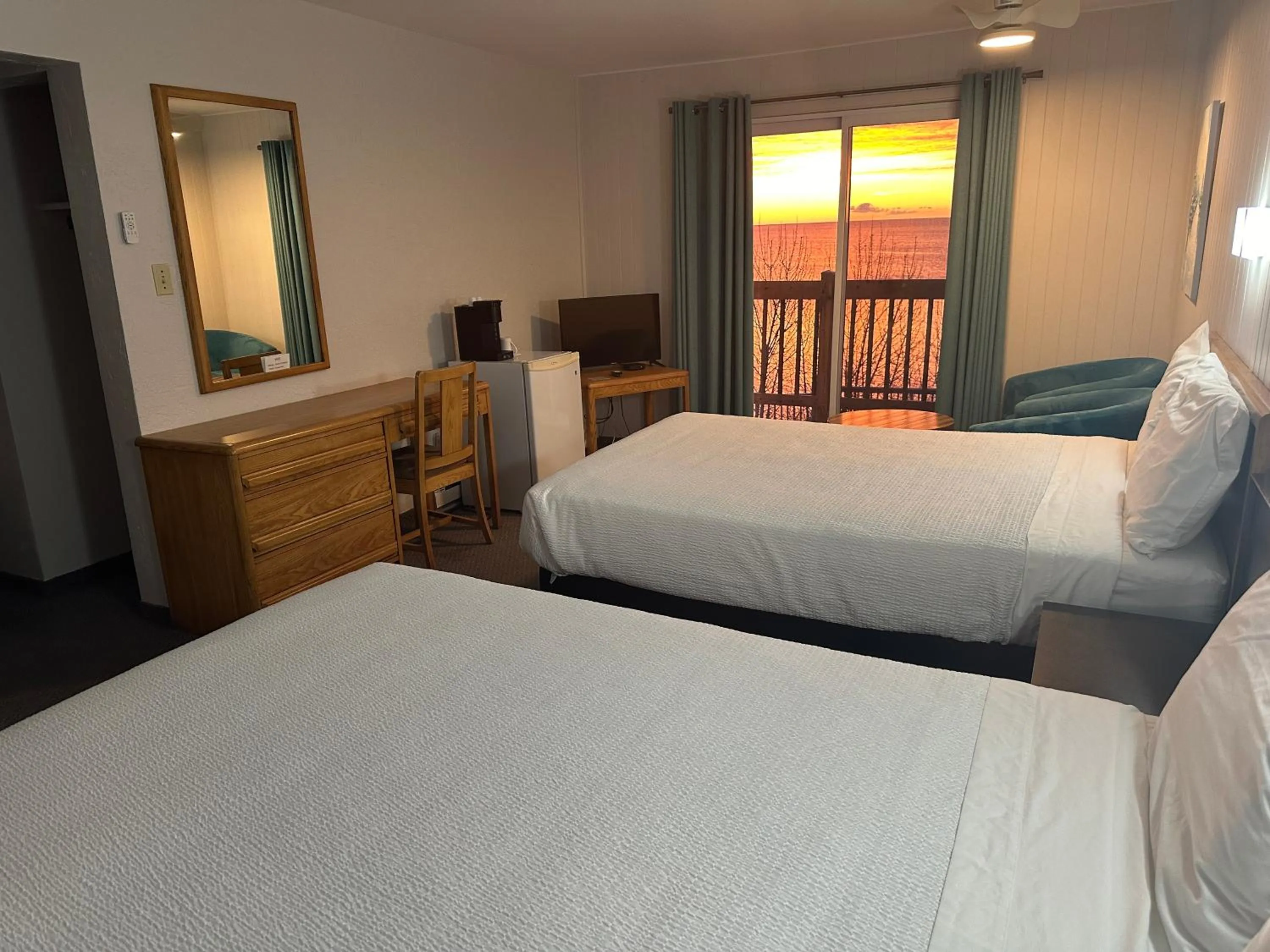 Bed in Motel Carleton Sur Mer