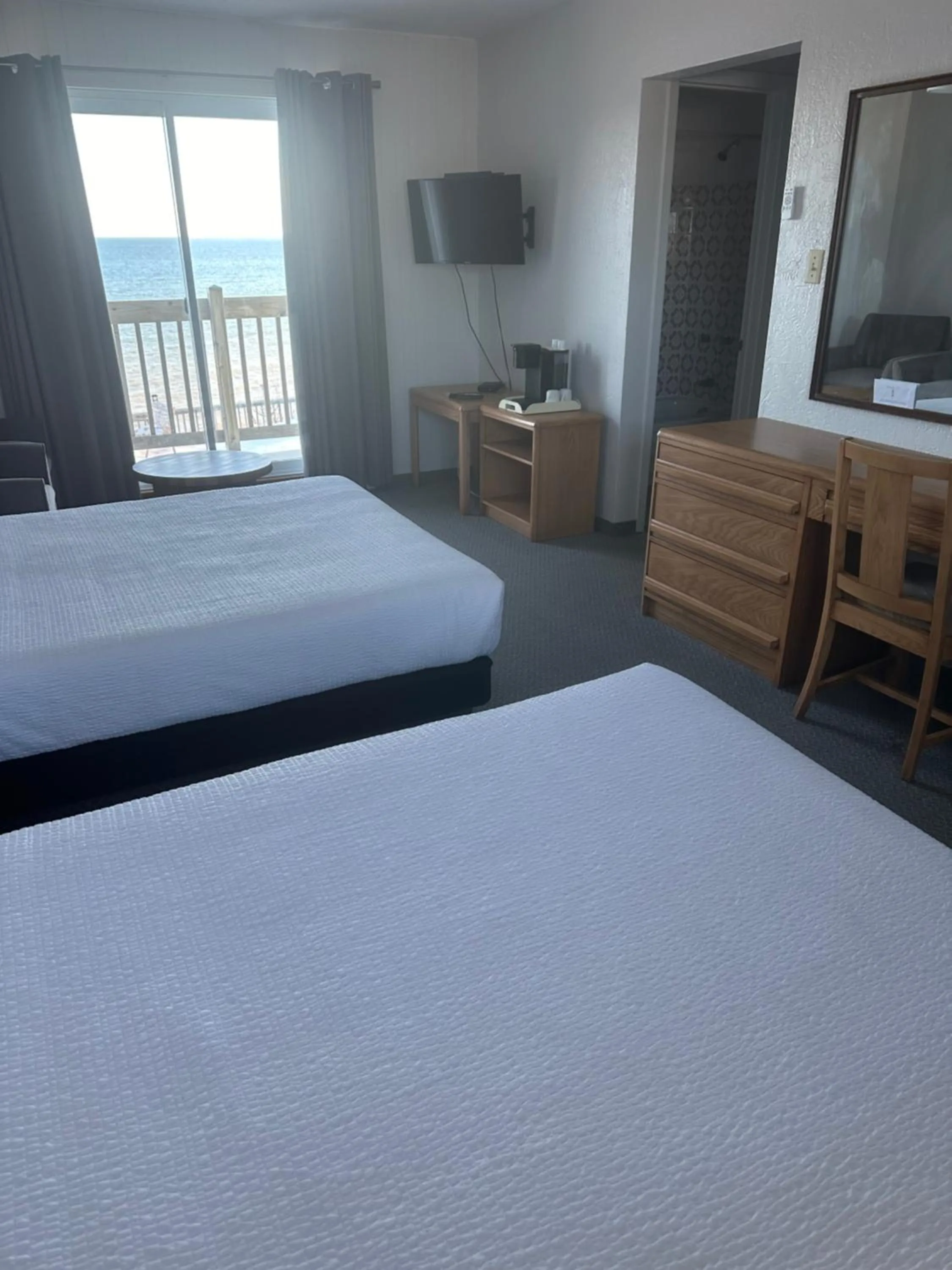 Bed in Motel Carleton Sur Mer