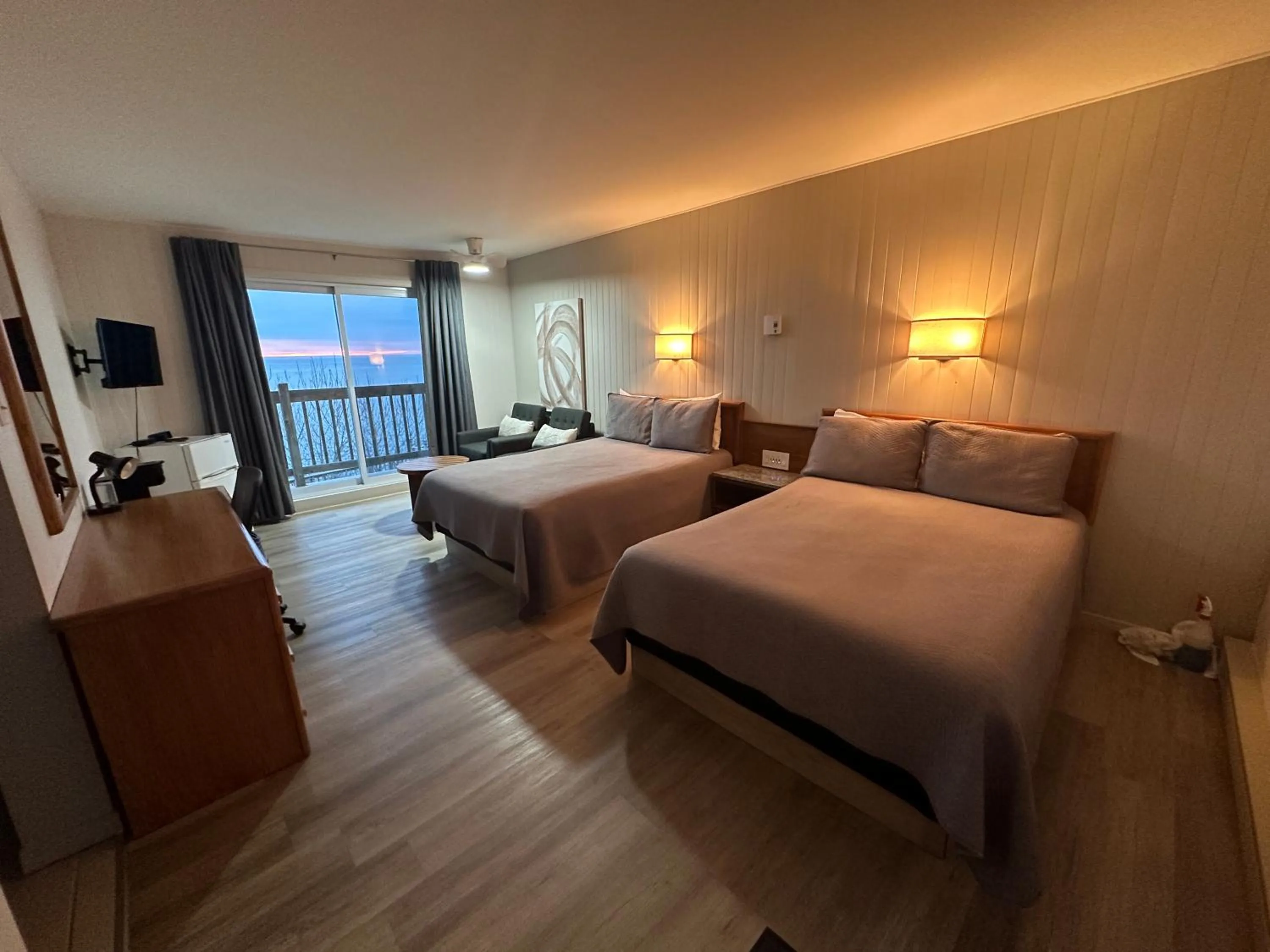 Bed in Motel Carleton Sur Mer