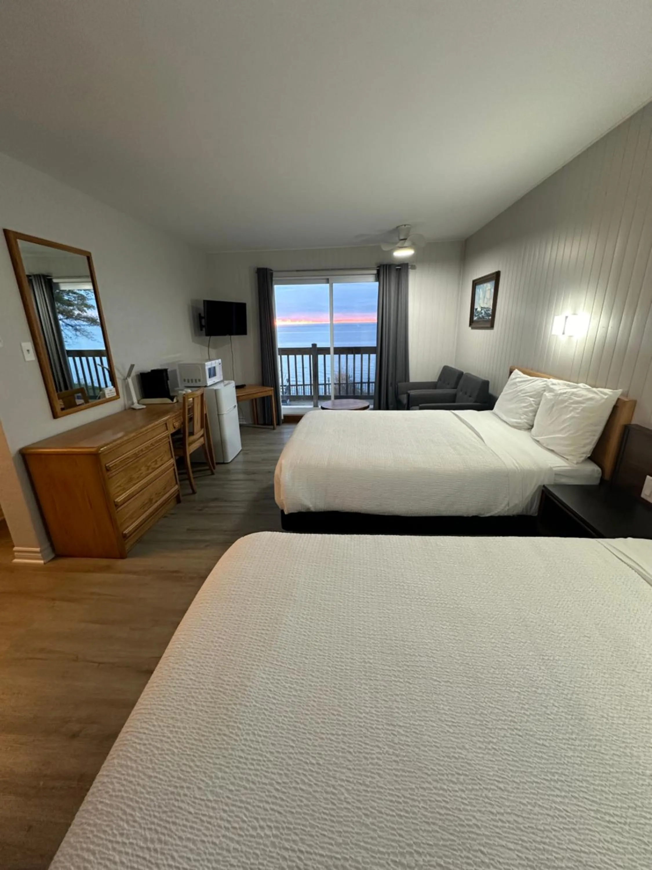 Bed in Motel Carleton Sur Mer