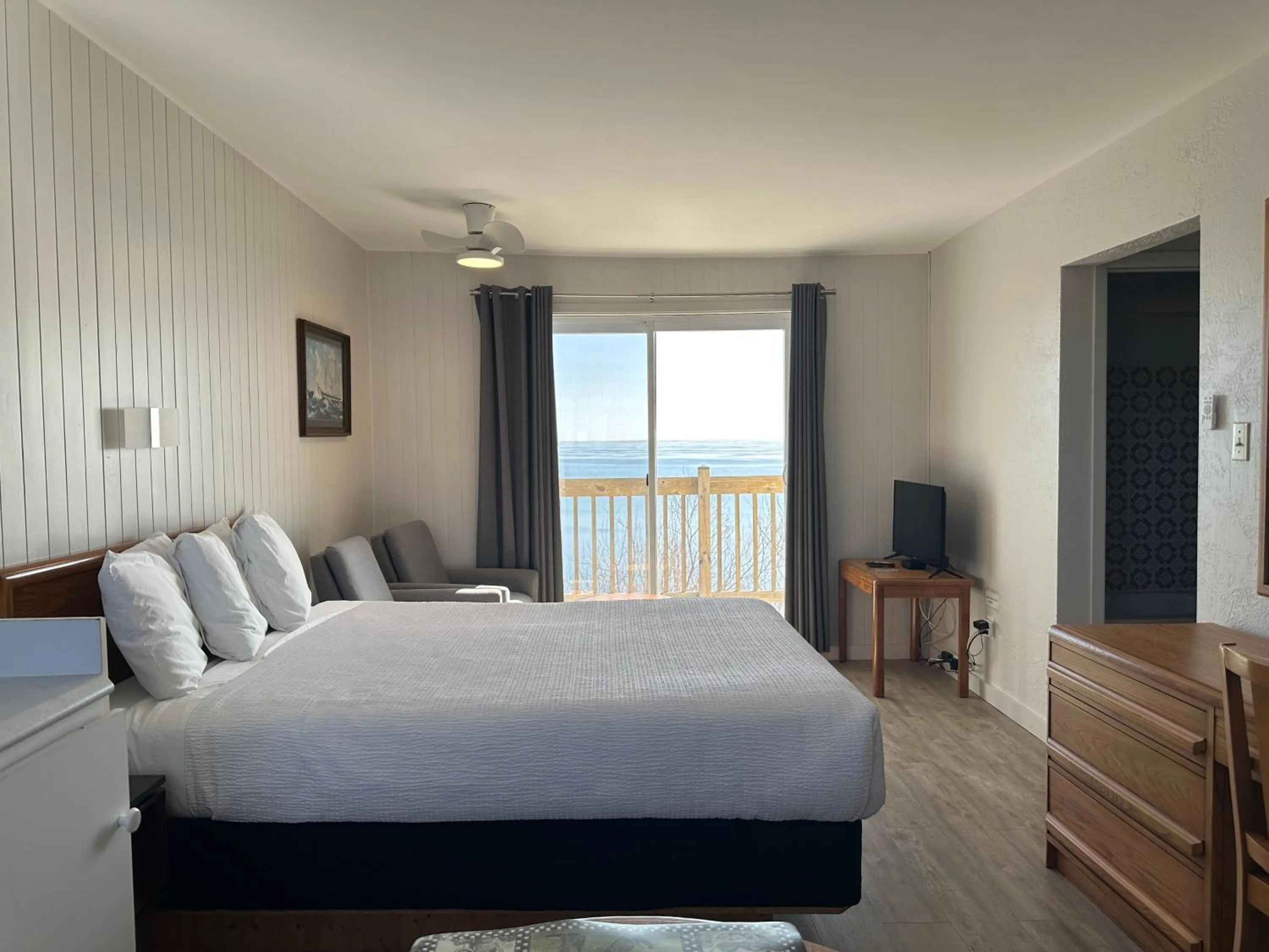 Bed in Motel Carleton Sur Mer