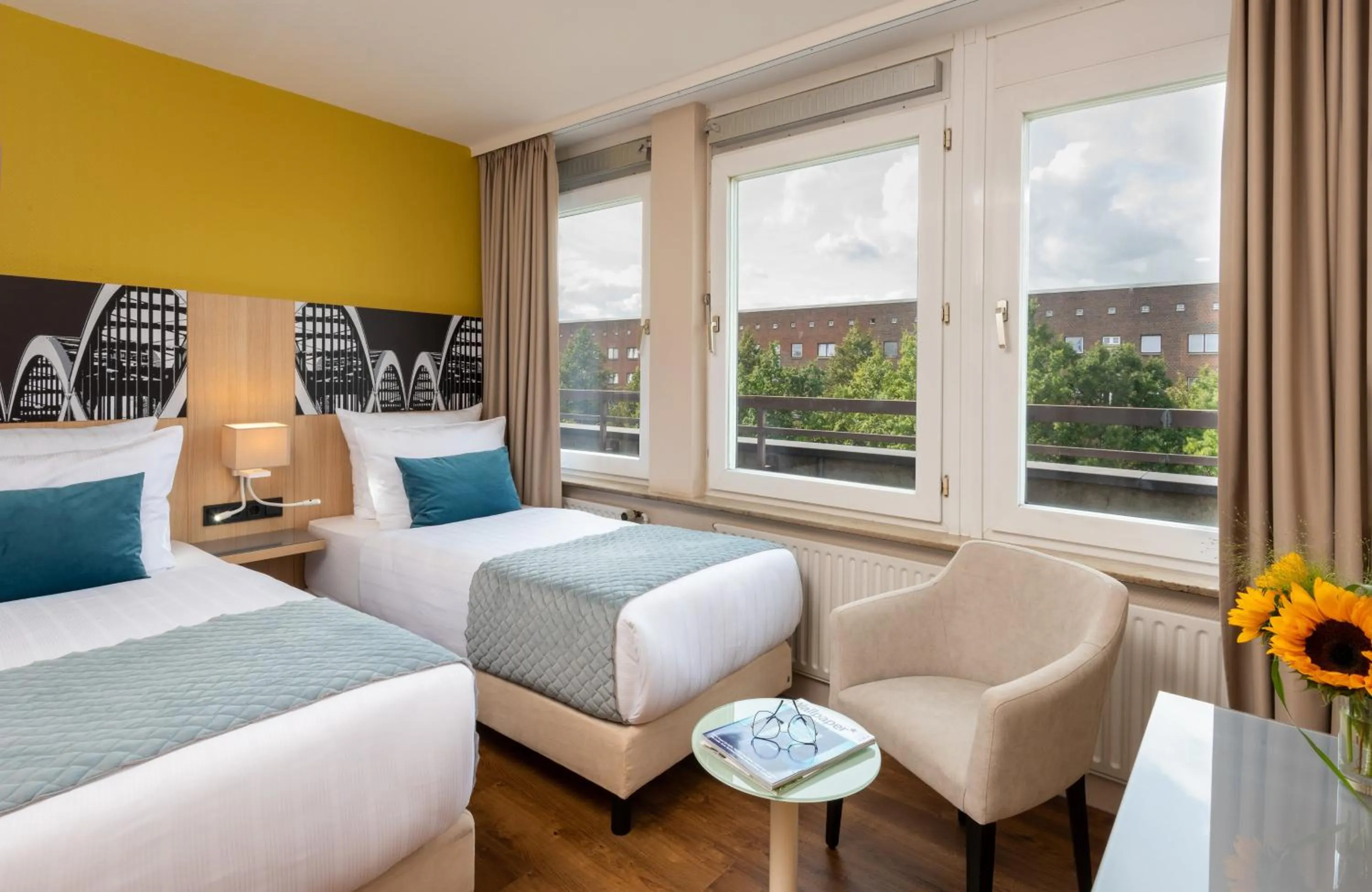 Bedroom, Bed in Leonardo Hotel Hamburg Elbbrücken