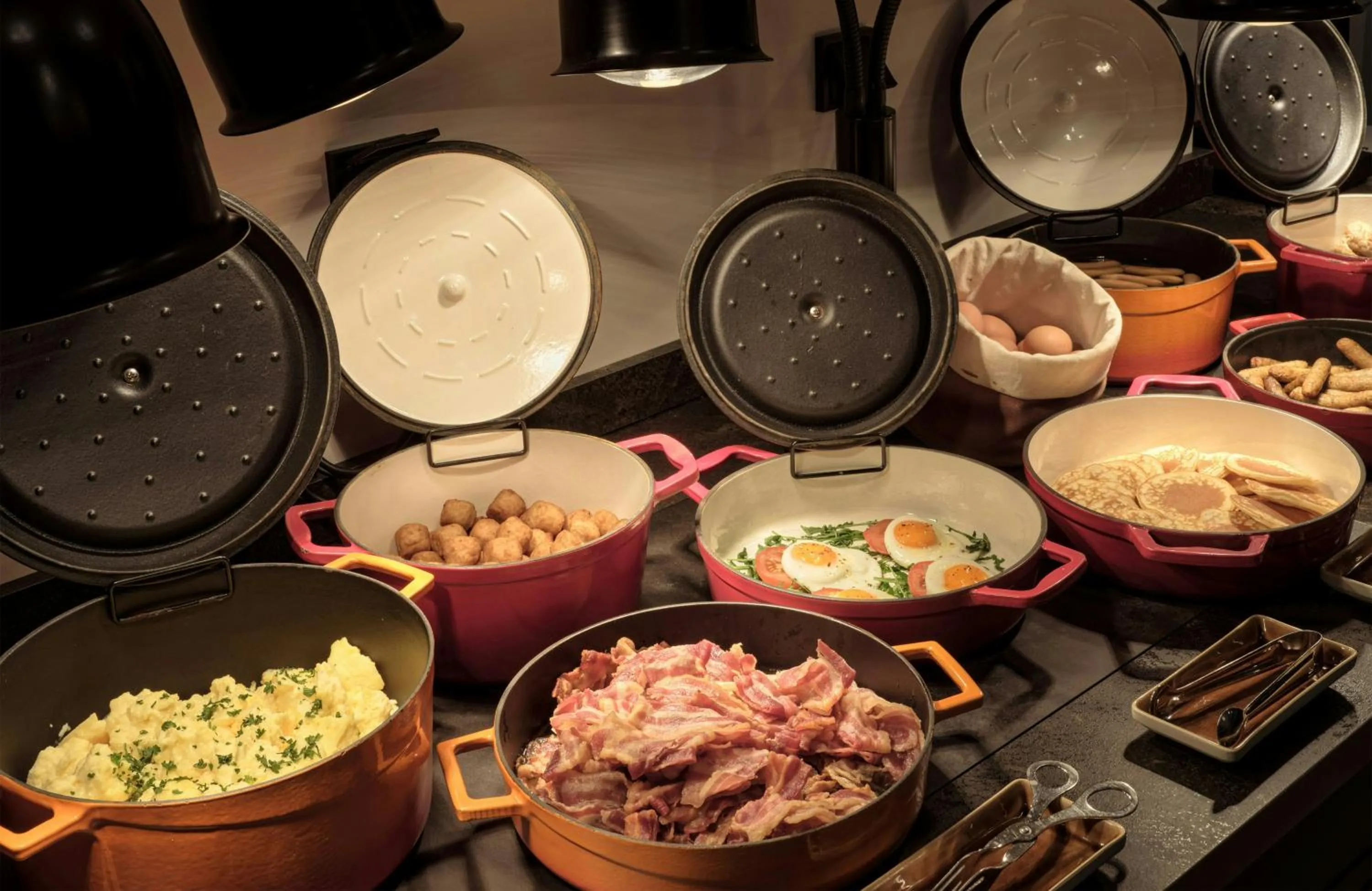 Breakfast in Leonardo Hotel Hamburg Elbbrücken