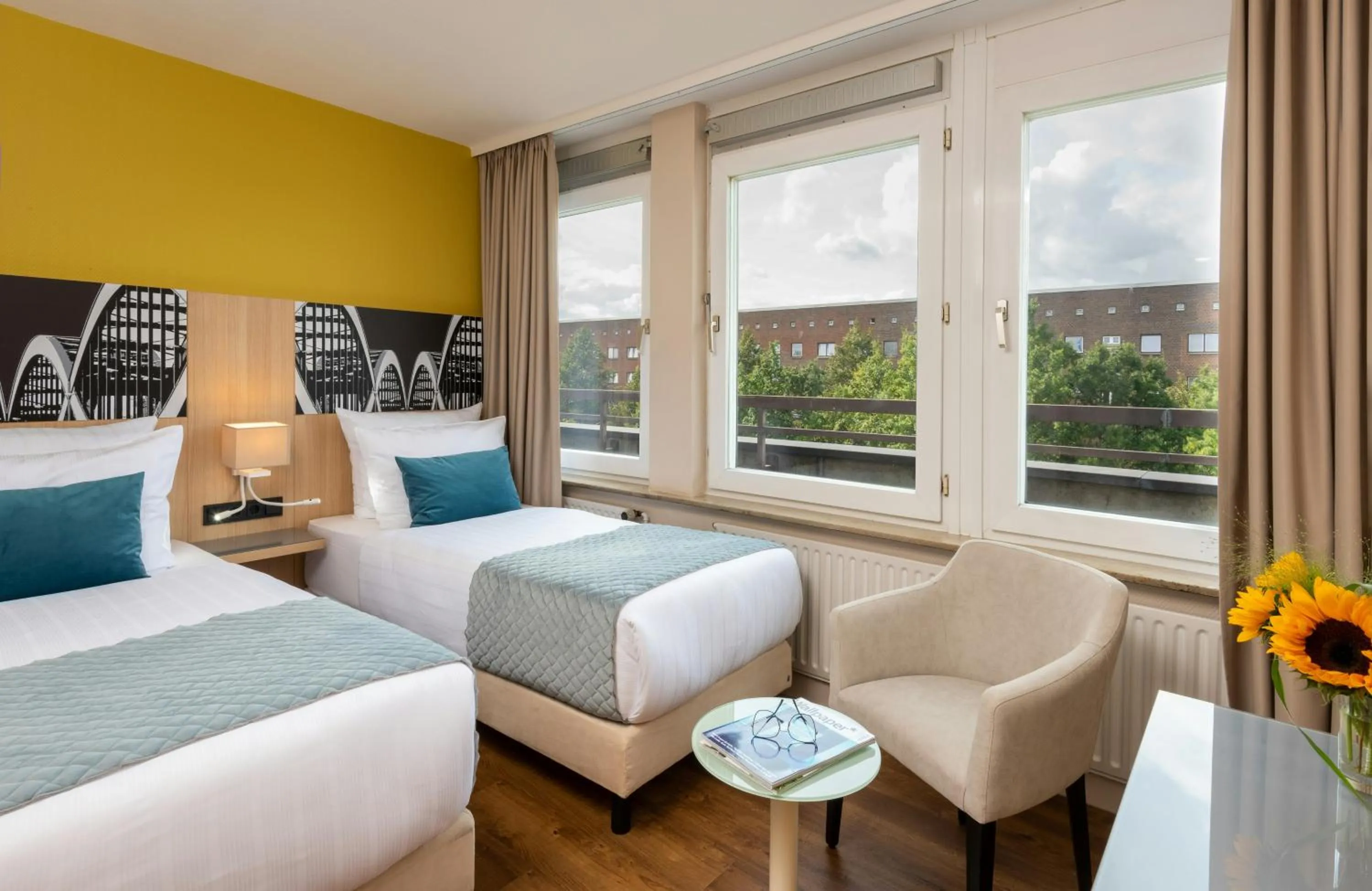 Bedroom, Bed in Leonardo Hotel Hamburg Elbbrücken