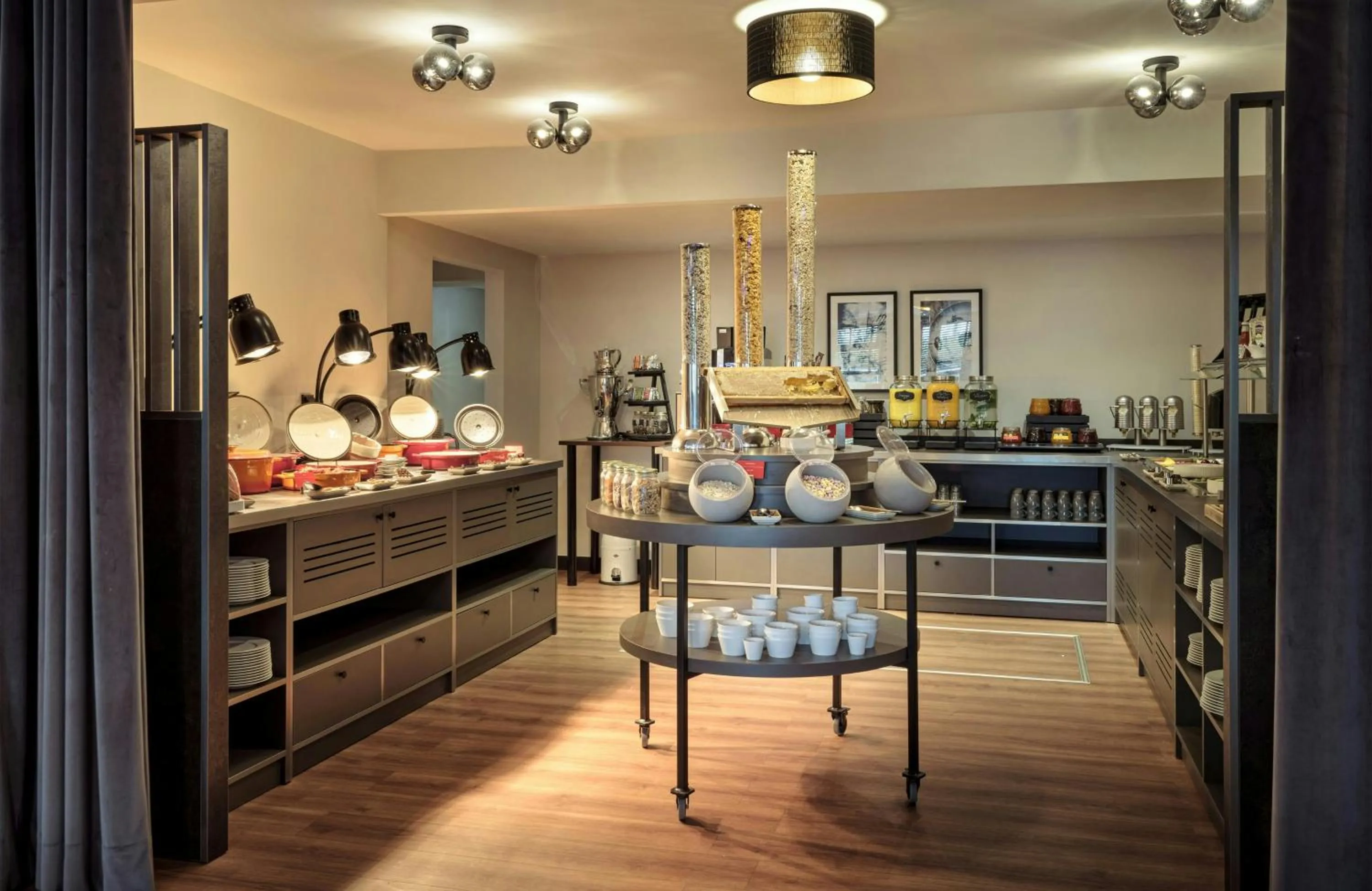 Breakfast in Leonardo Hotel Hamburg Elbbrücken