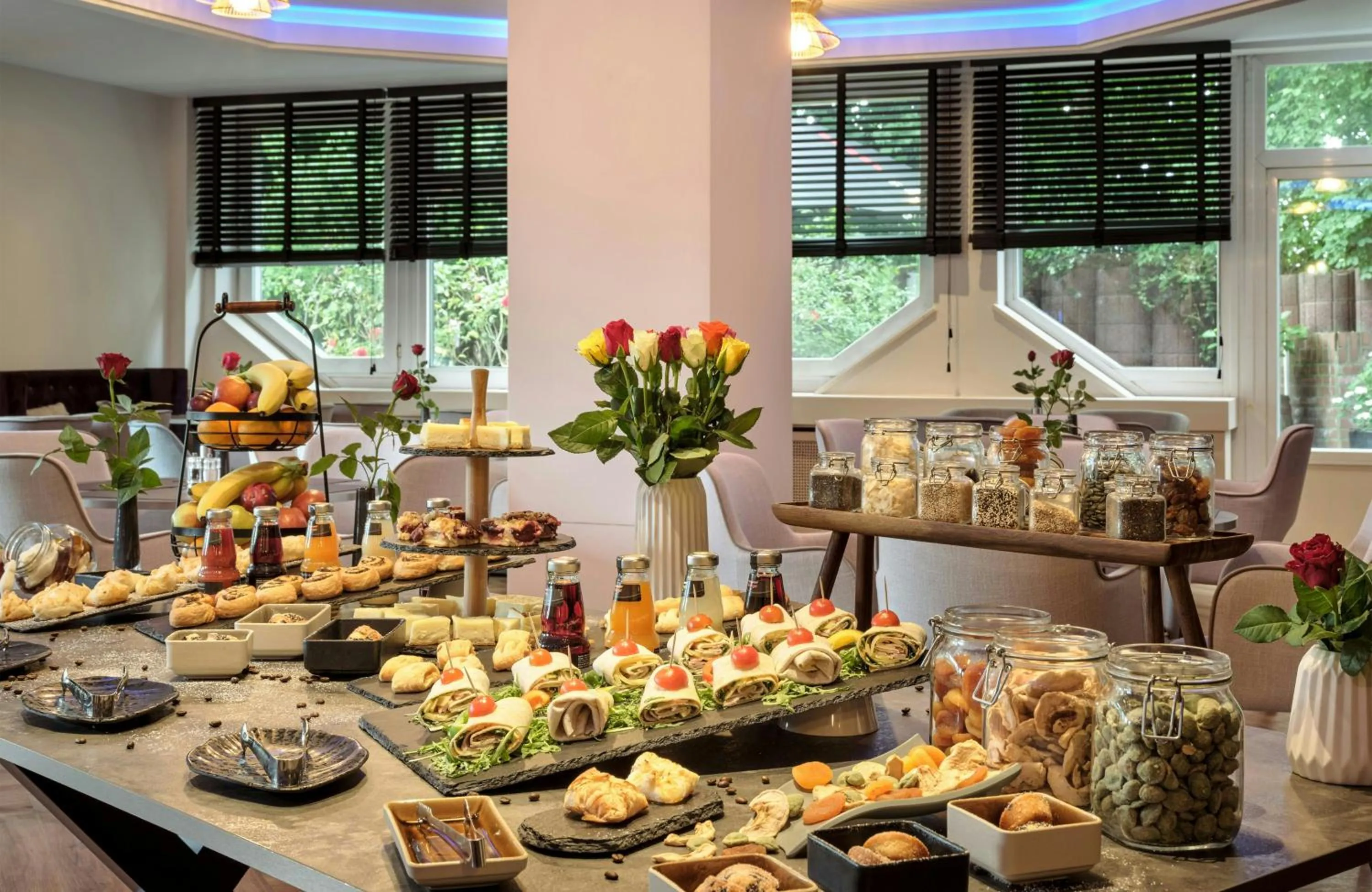 Coffee/tea facilities in Leonardo Hotel Hamburg Elbbrücken