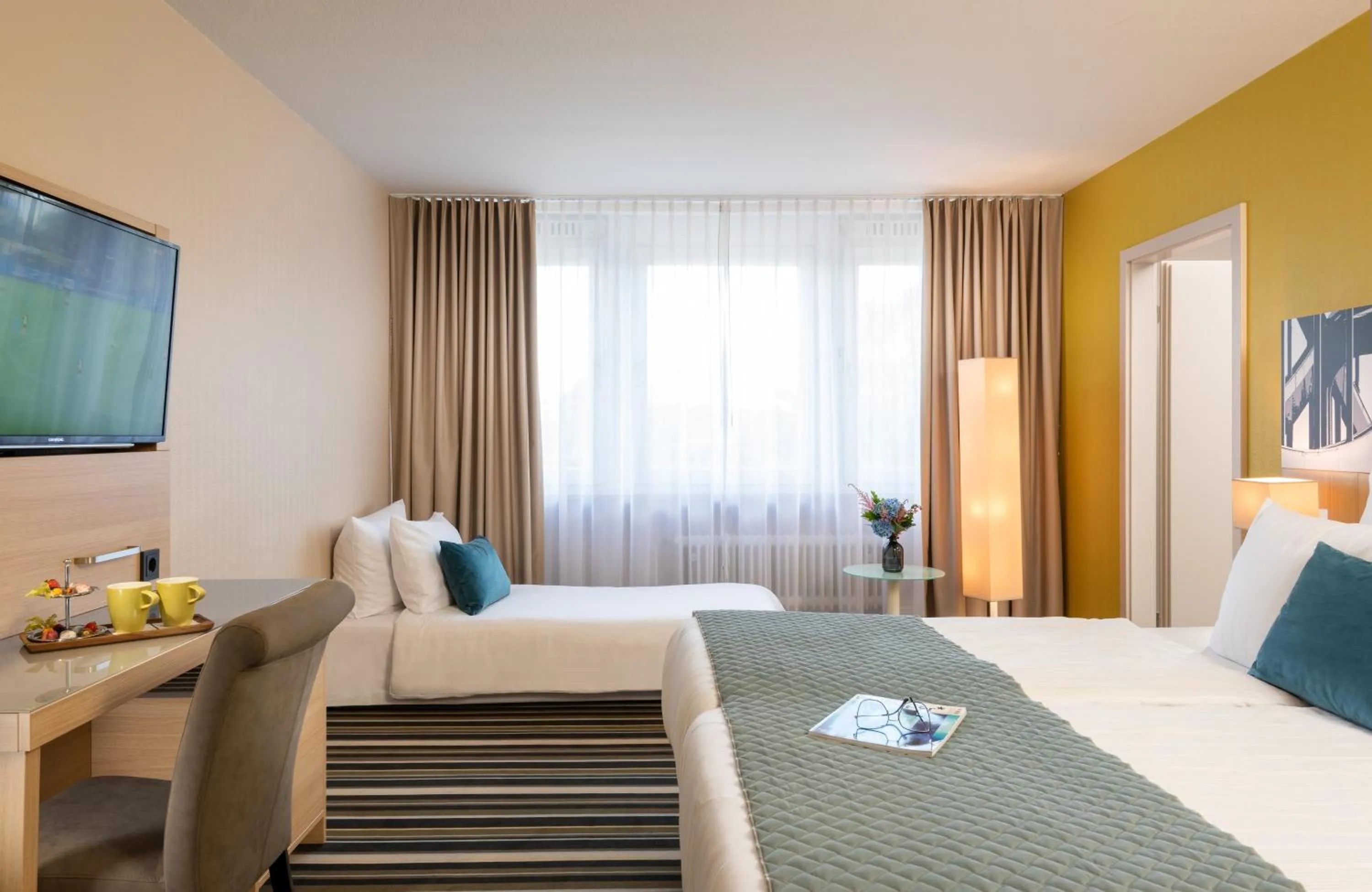 Bedroom, Bed in Leonardo Hotel Hamburg Elbbrücken